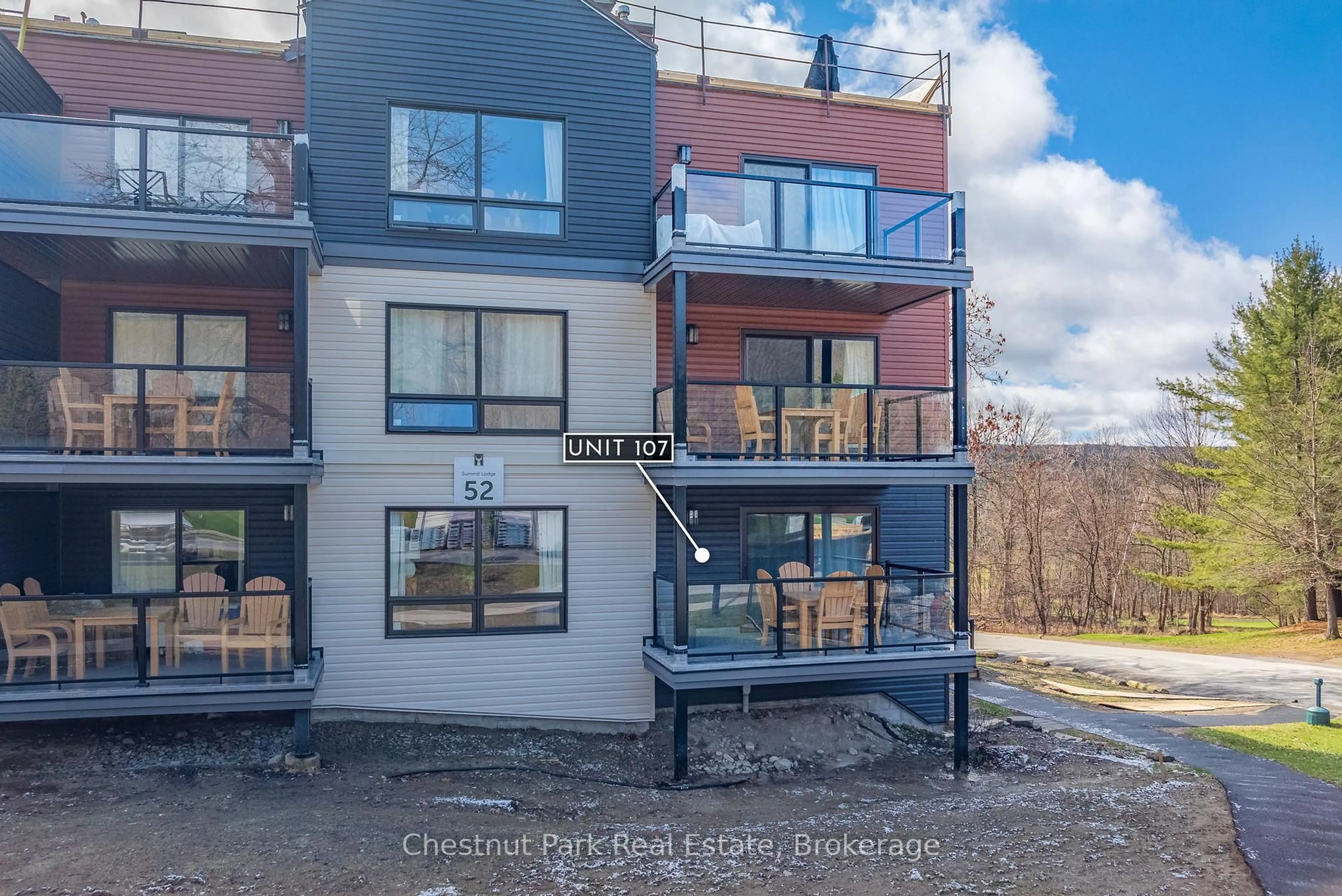 A pic from outside/outdoor area/front of a property/back of a property/a pic from drone, unknown for 1235 Deerhurst Dr #52-107, Huntsville Ontario P1H 2E8