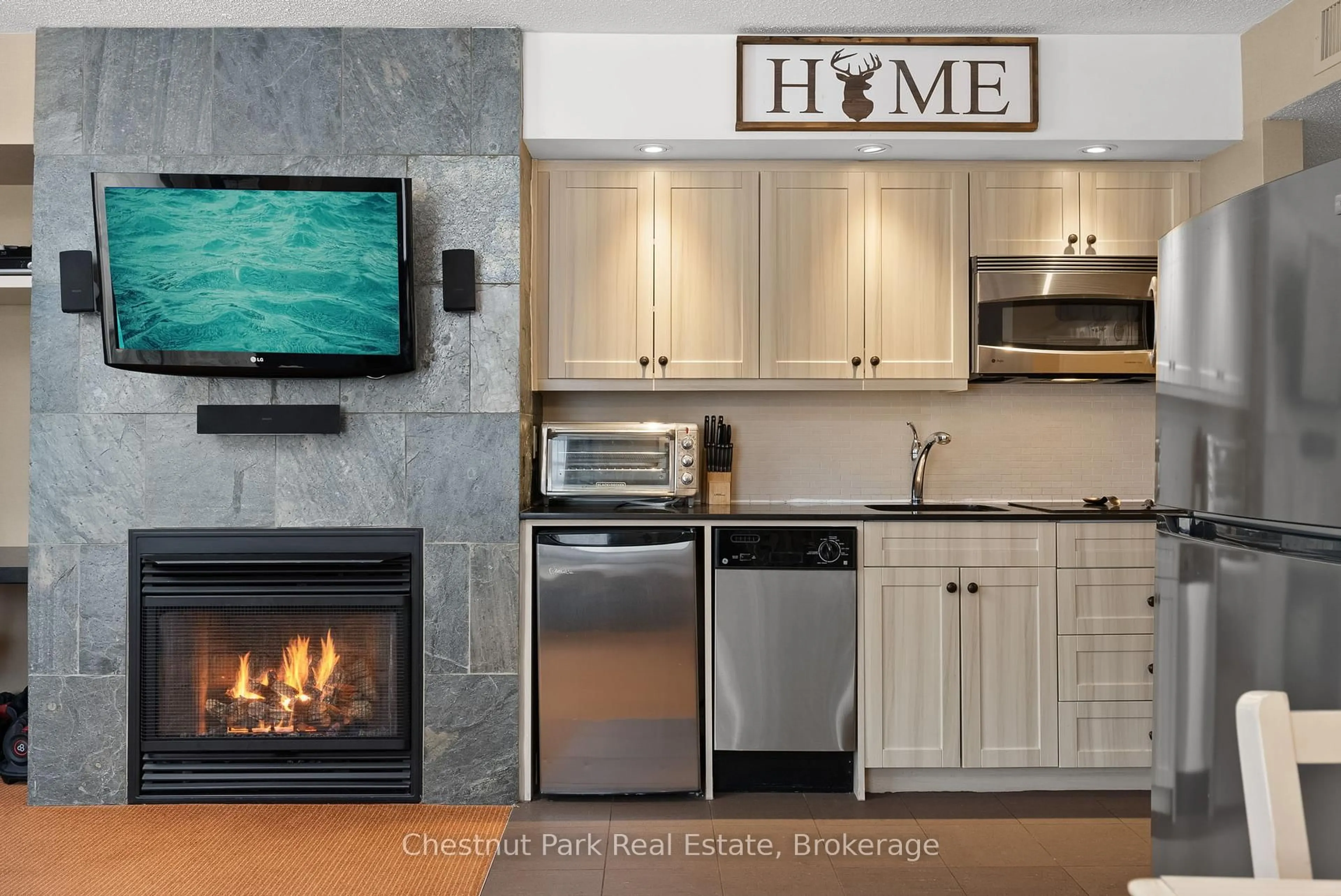 Open concept kitchen, unknown for 1235 Deerhurst Dr #52-107, Huntsville Ontario P1H 2E8