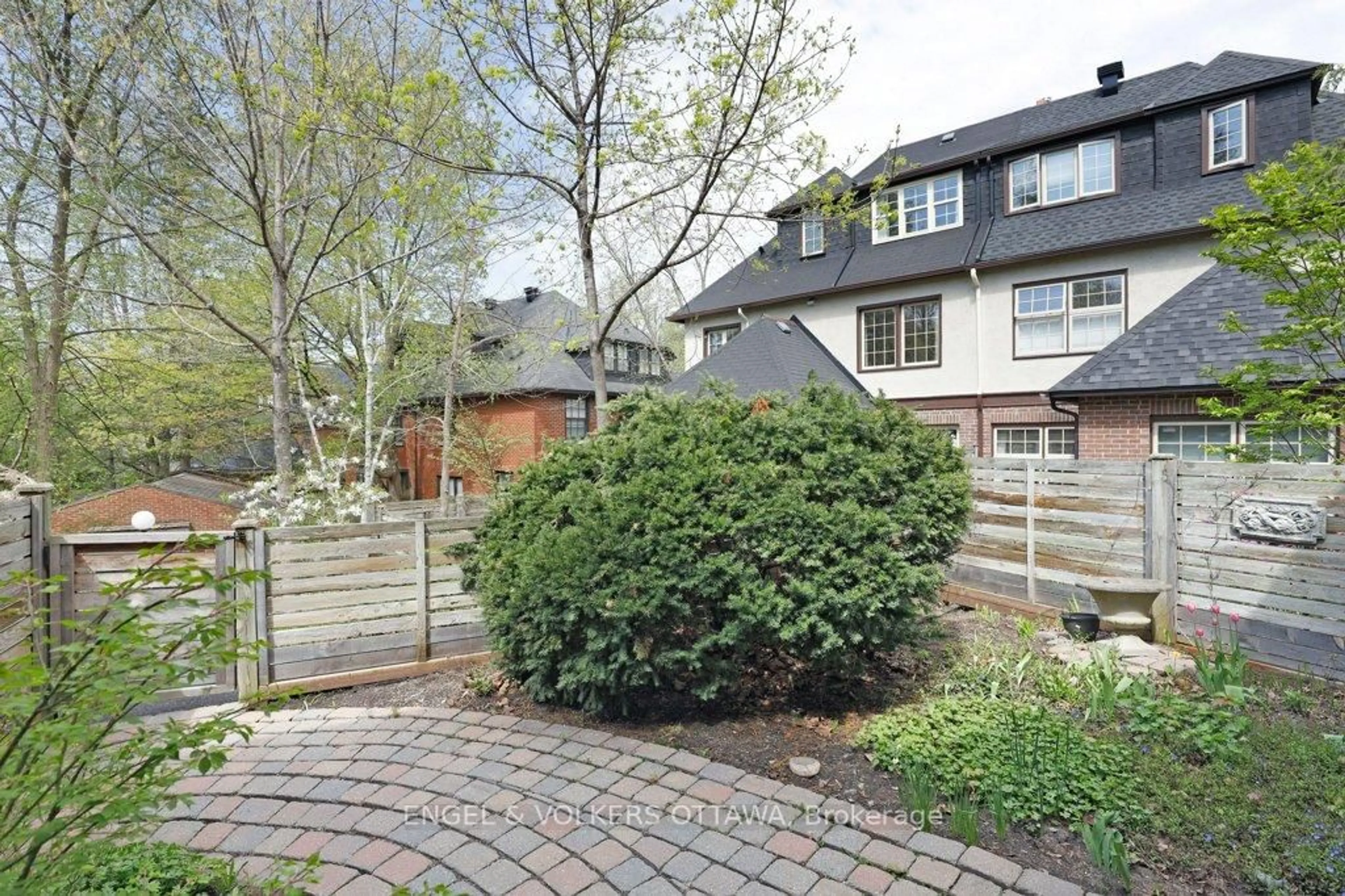 Patio, street for 35 Belvedere Cres #35, Ottawa Ontario K1M 0E5
