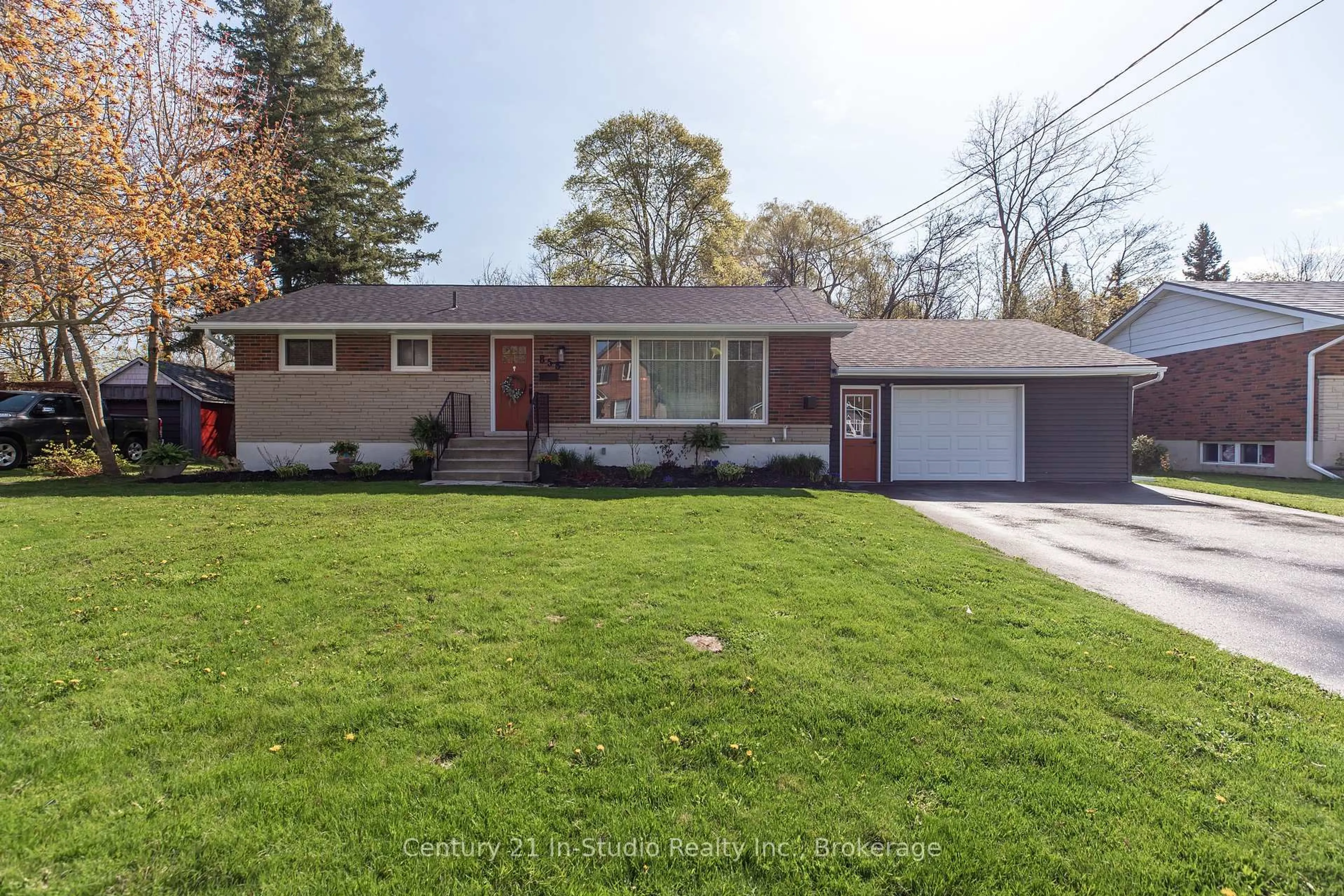 Unknown for 855 8th Ave, Owen Sound Ontario N4K 3A8