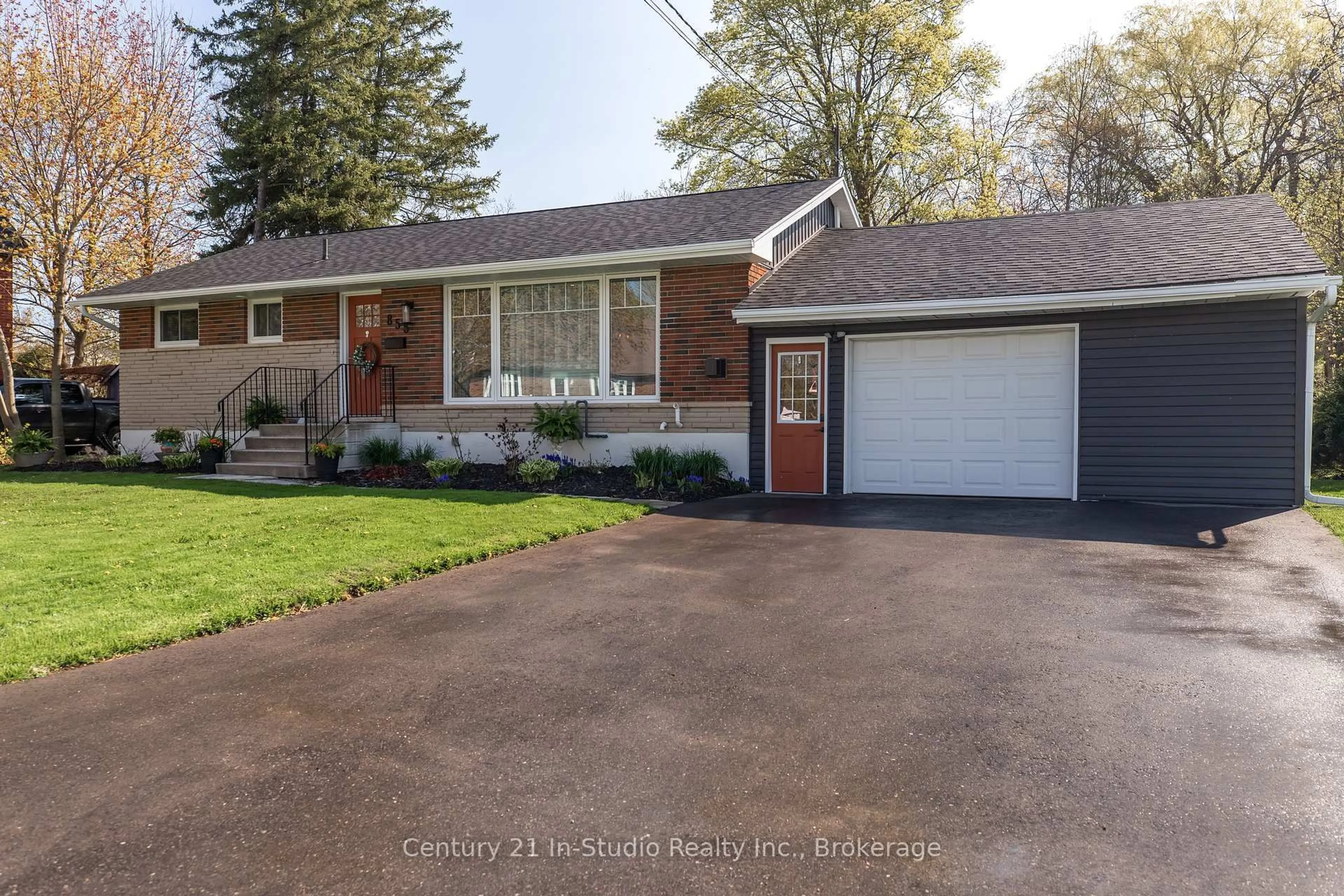 Unknown for 855 8th Ave, Owen Sound Ontario N4K 3A8