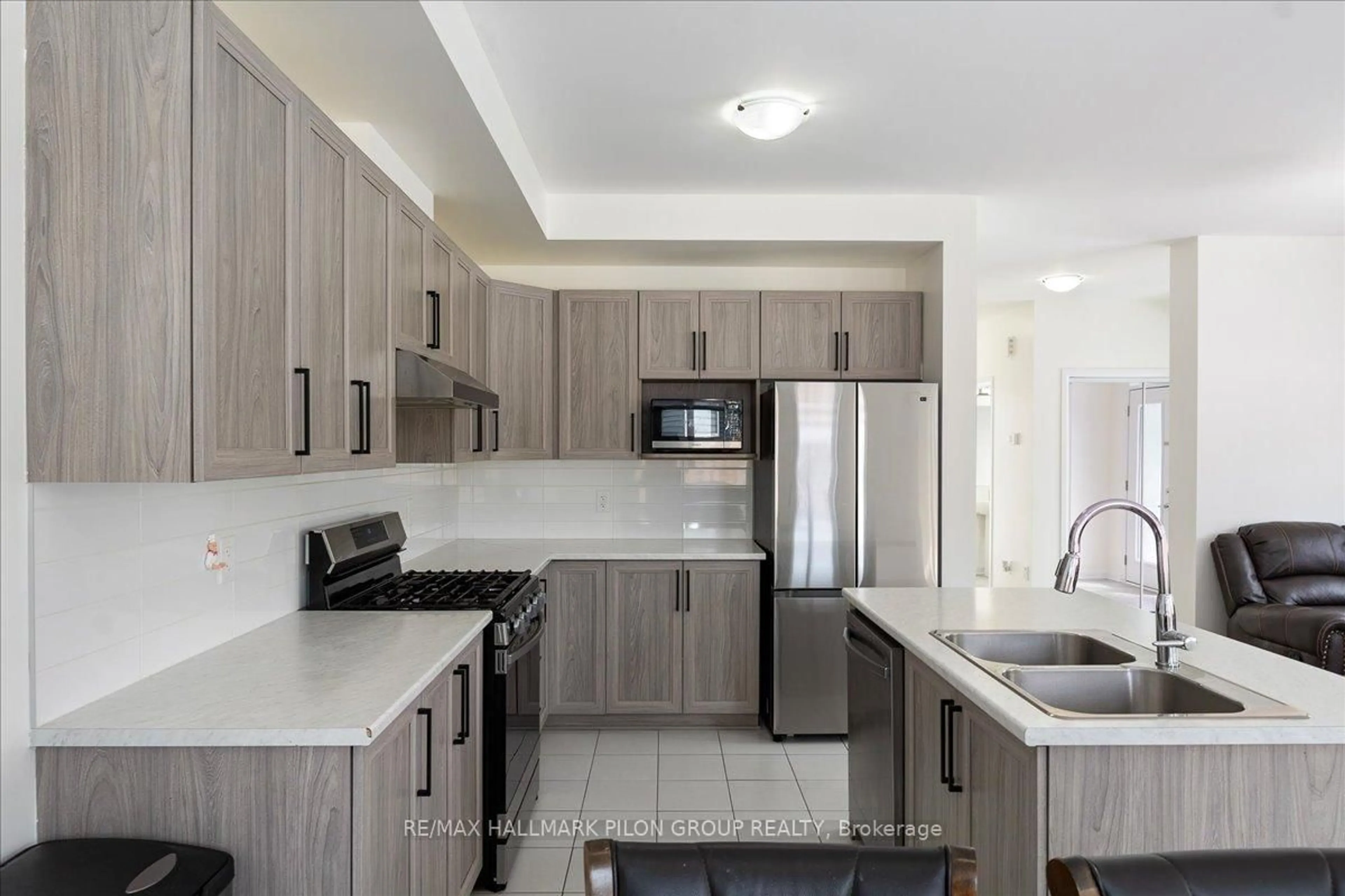 Standard kitchen, unknown for 29 Watchim St, Orleans Ontario K4A 5K6