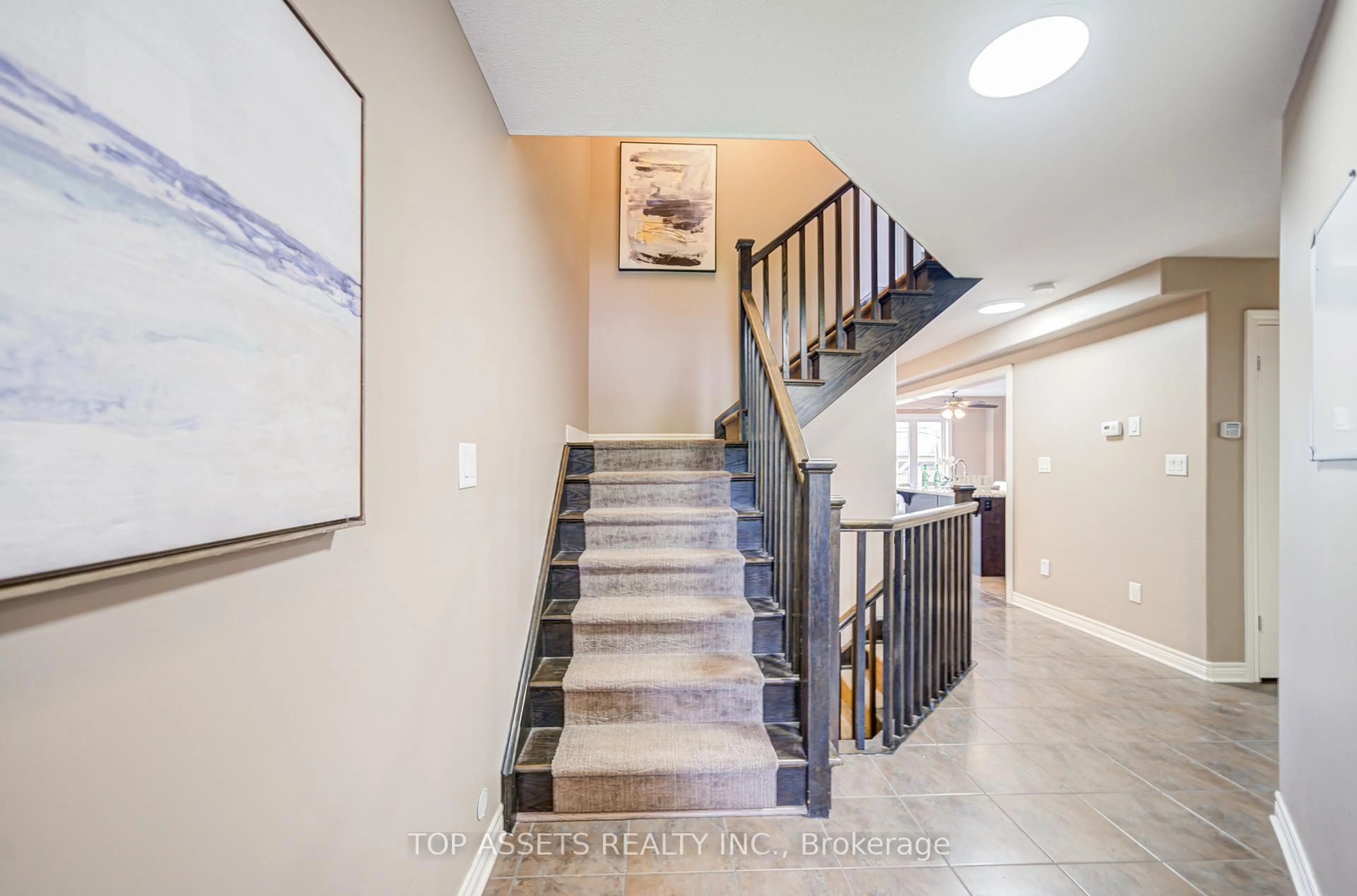 Indoor foyer for 6504 Armelina Cres, Niagara Falls Ontario L2H 0B4