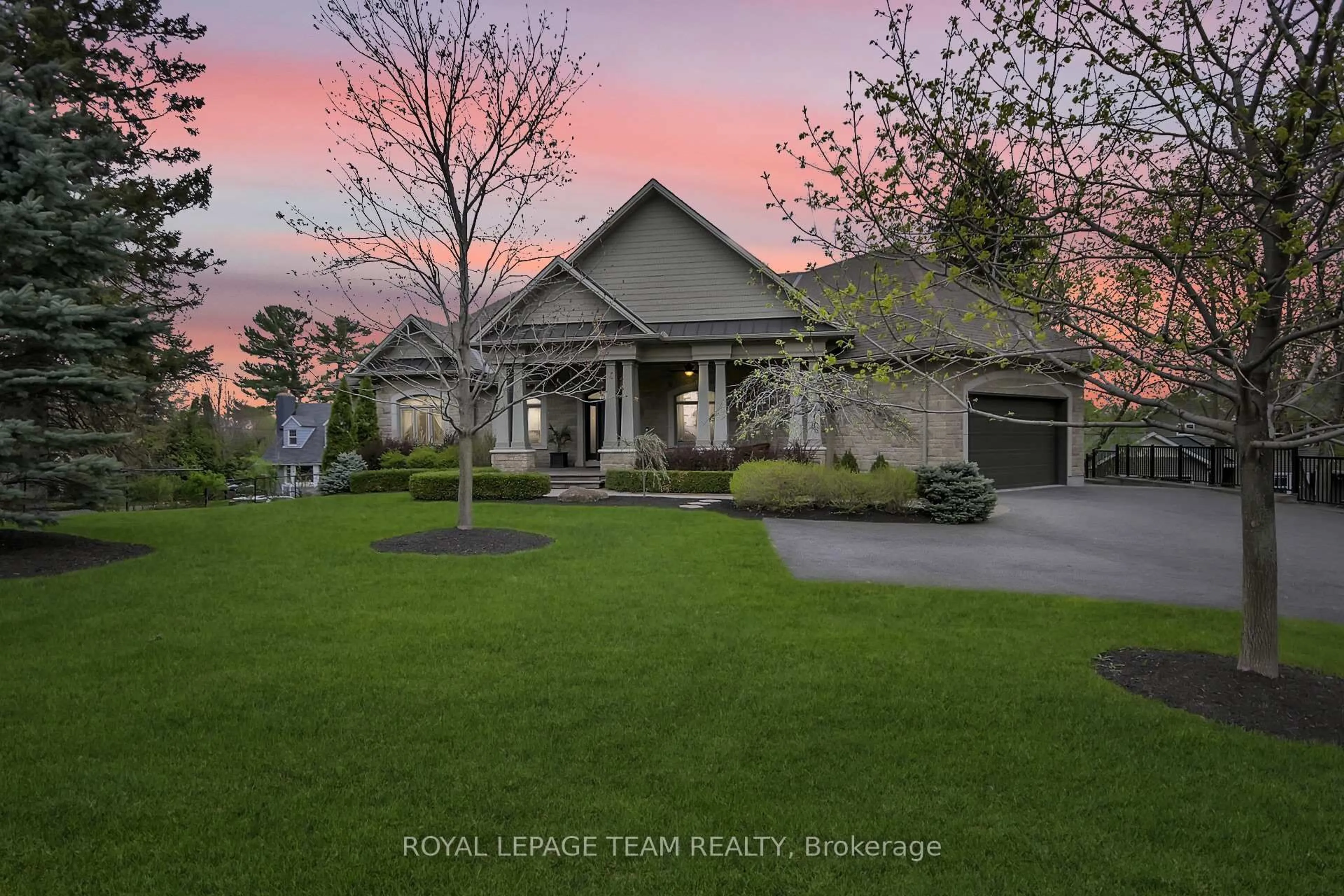 A pic from outside/outdoor area/front of a property/back of a property/a pic from drone, unknown for 5591 Manotick Main St, Ottawa Ontario K4M 1A4