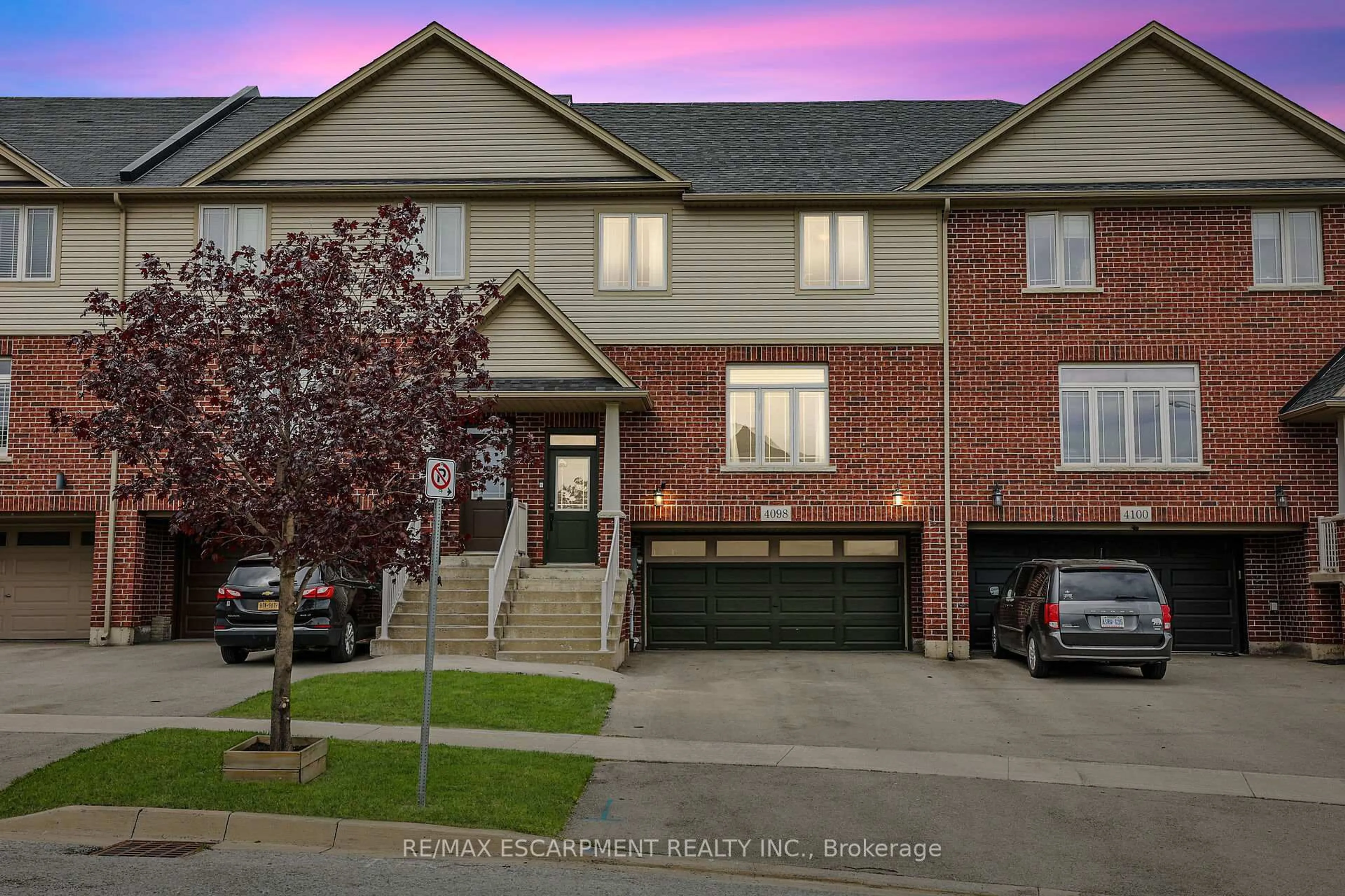 Home with brick exterior material, street for 4098 Cassandra Dr, Lincoln Ontario L3J 0M5