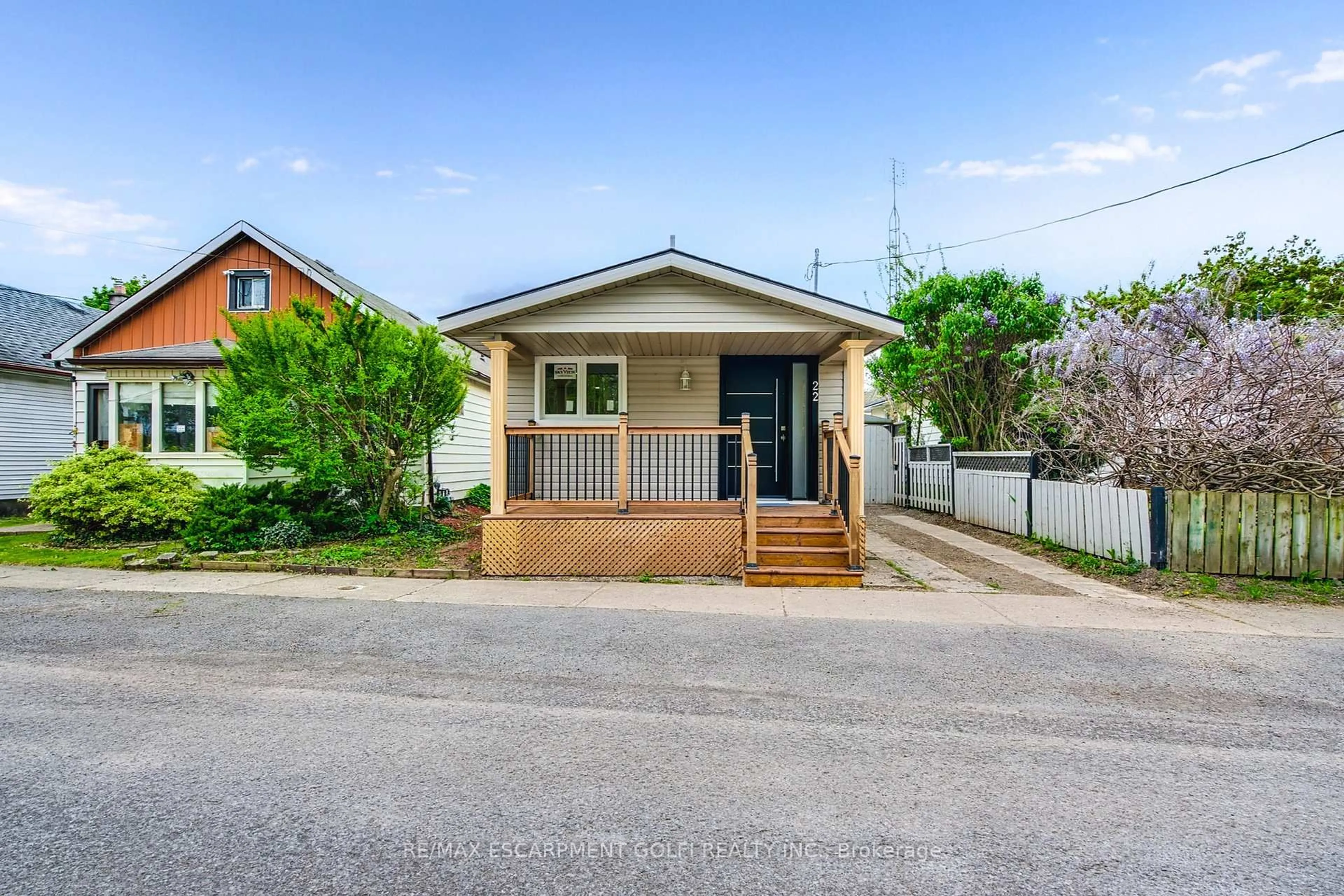 Unknown for 22 SHICKLUNA St, St. Catharines Ontario L2S 1L4