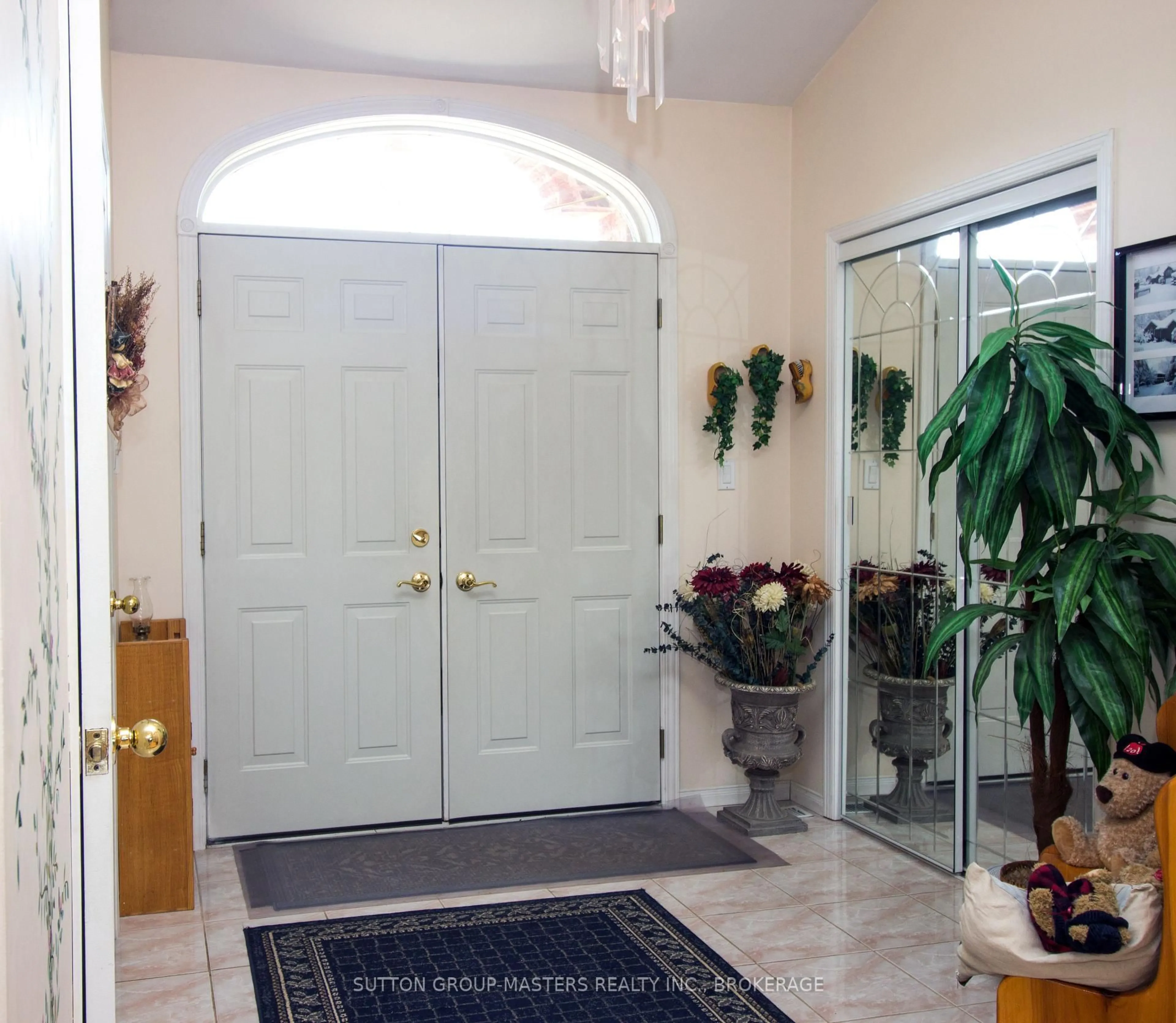 Indoor entryway for 4907 Alex McLean Lane, Battersea Ontario K0H 1H0