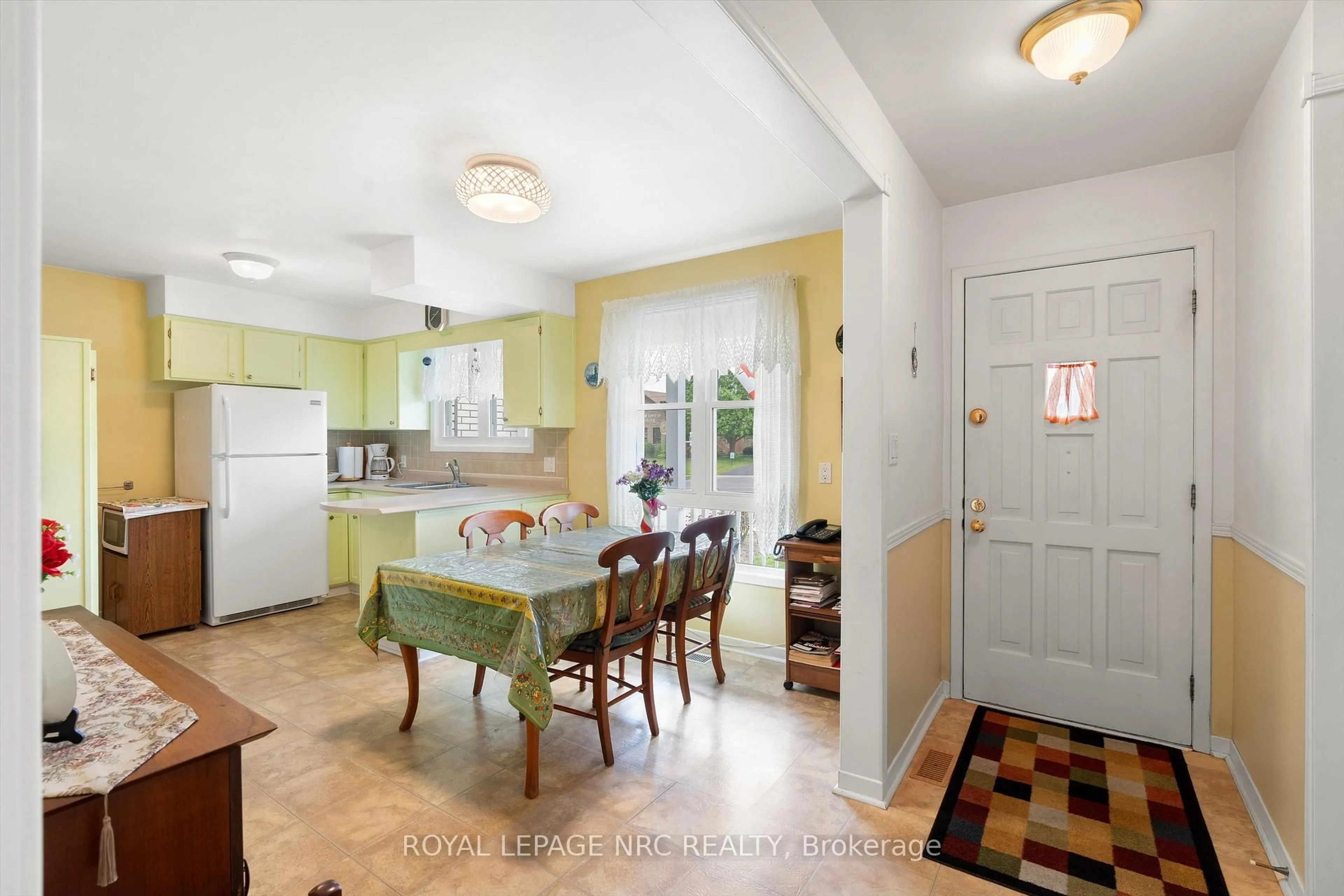 Open concept kitchen, ceramic/tile floor for 96 Lakeshore Rd, St. Catharines Ontario L2N 2T5