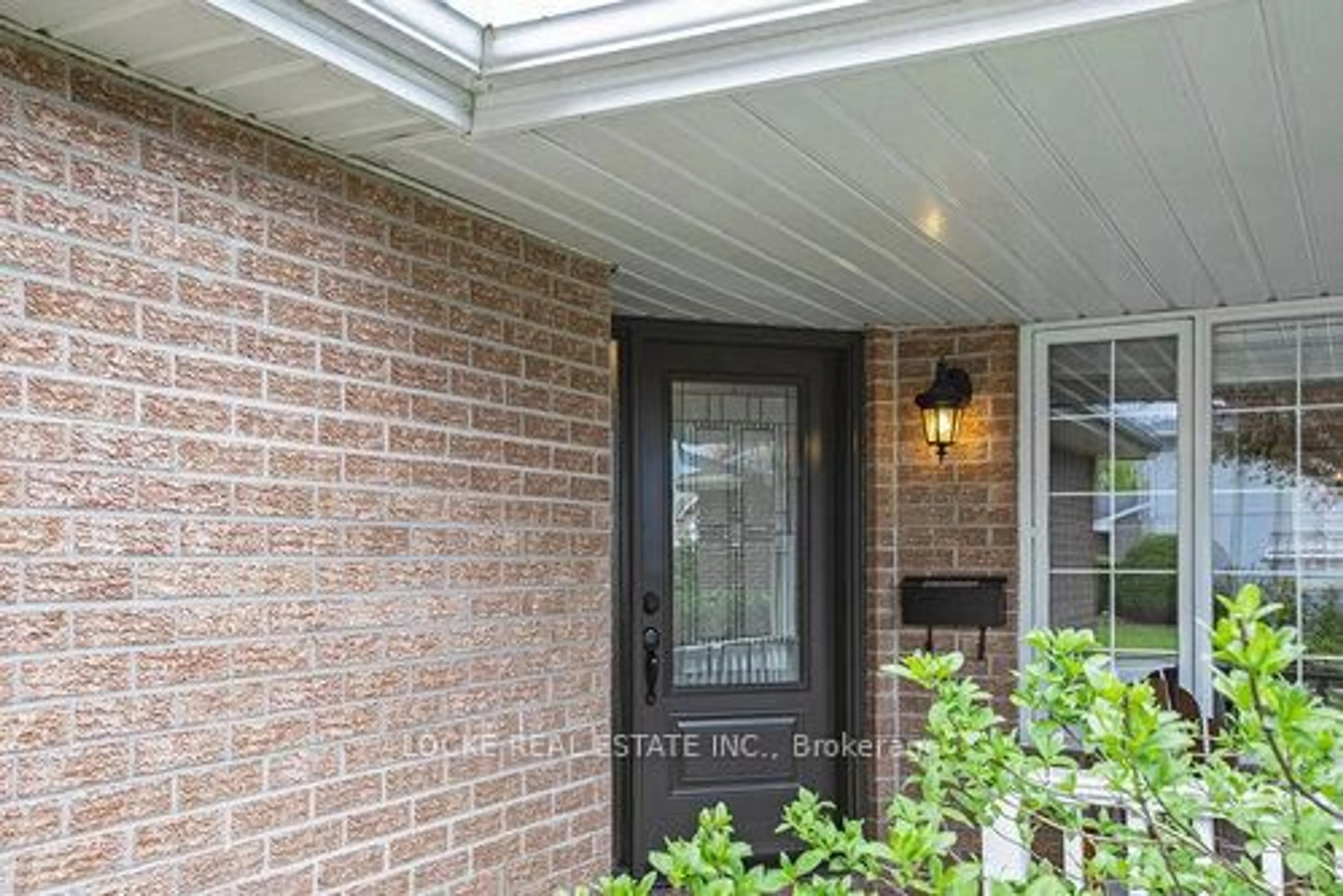 Unknown for 2037 Rolling Brook Dr, Ottawa Ontario K1W 1C9