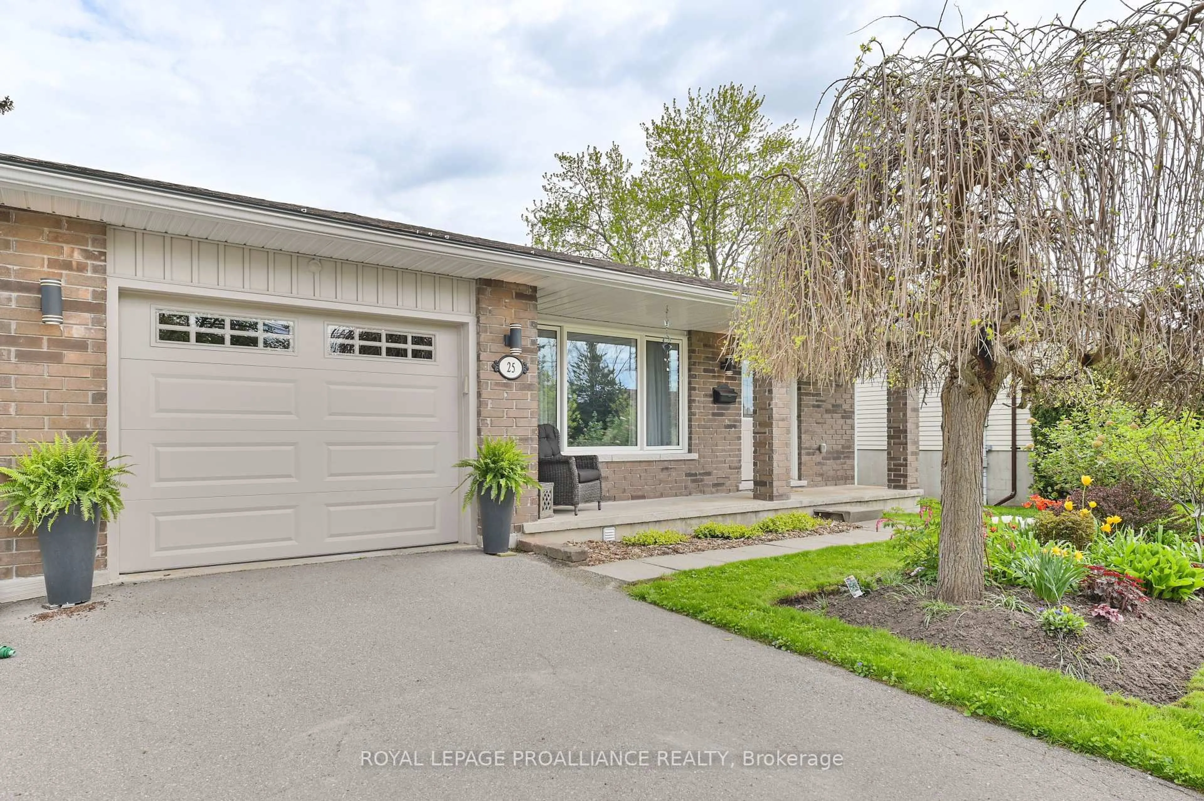 Home with brick exterior material, street for 25 Cascade Blvd, Belleville Ontario K8P 4R6