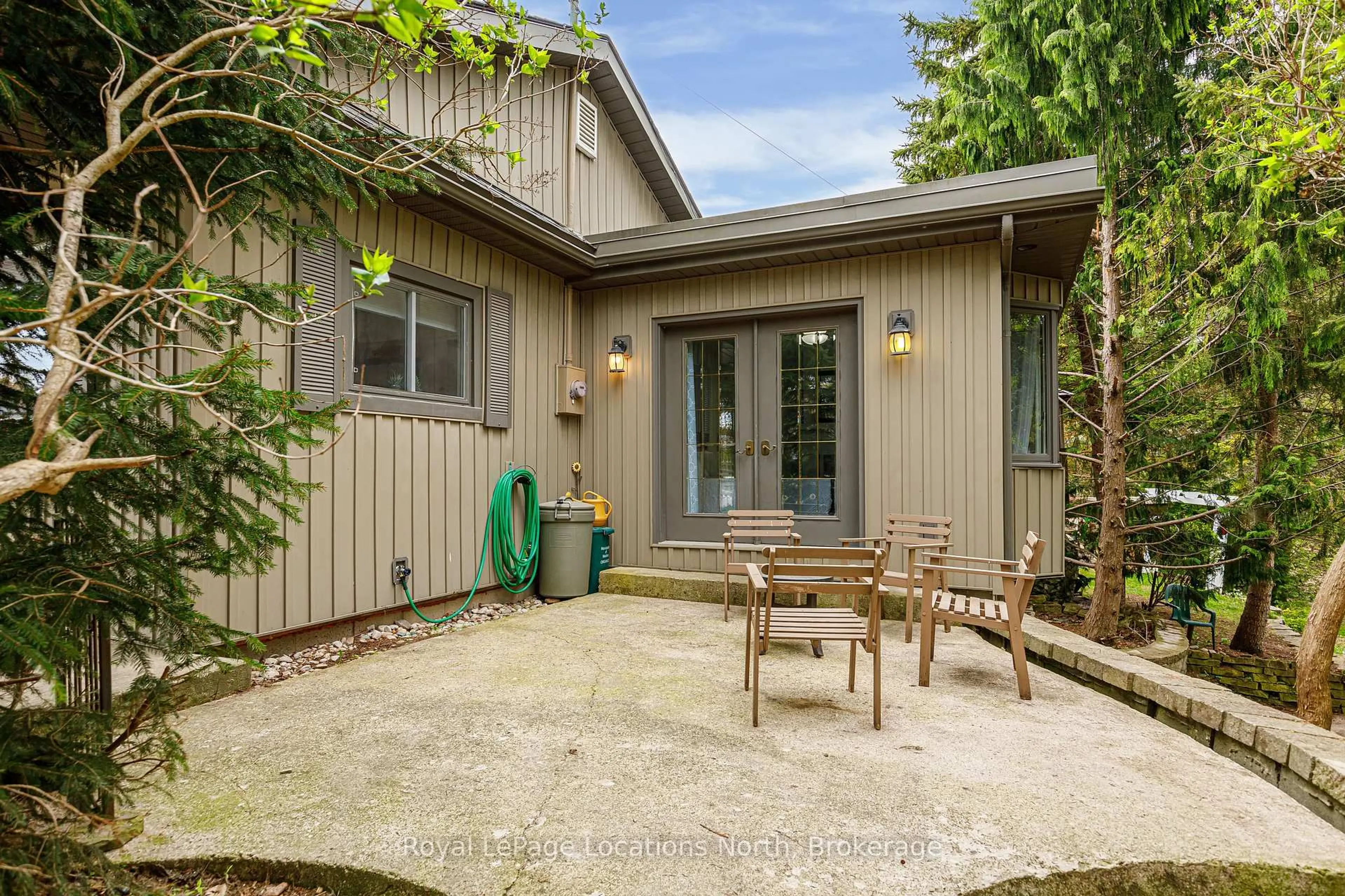 Patio, street for 84 Sykes St, Meaford Ontario N4L 1E3