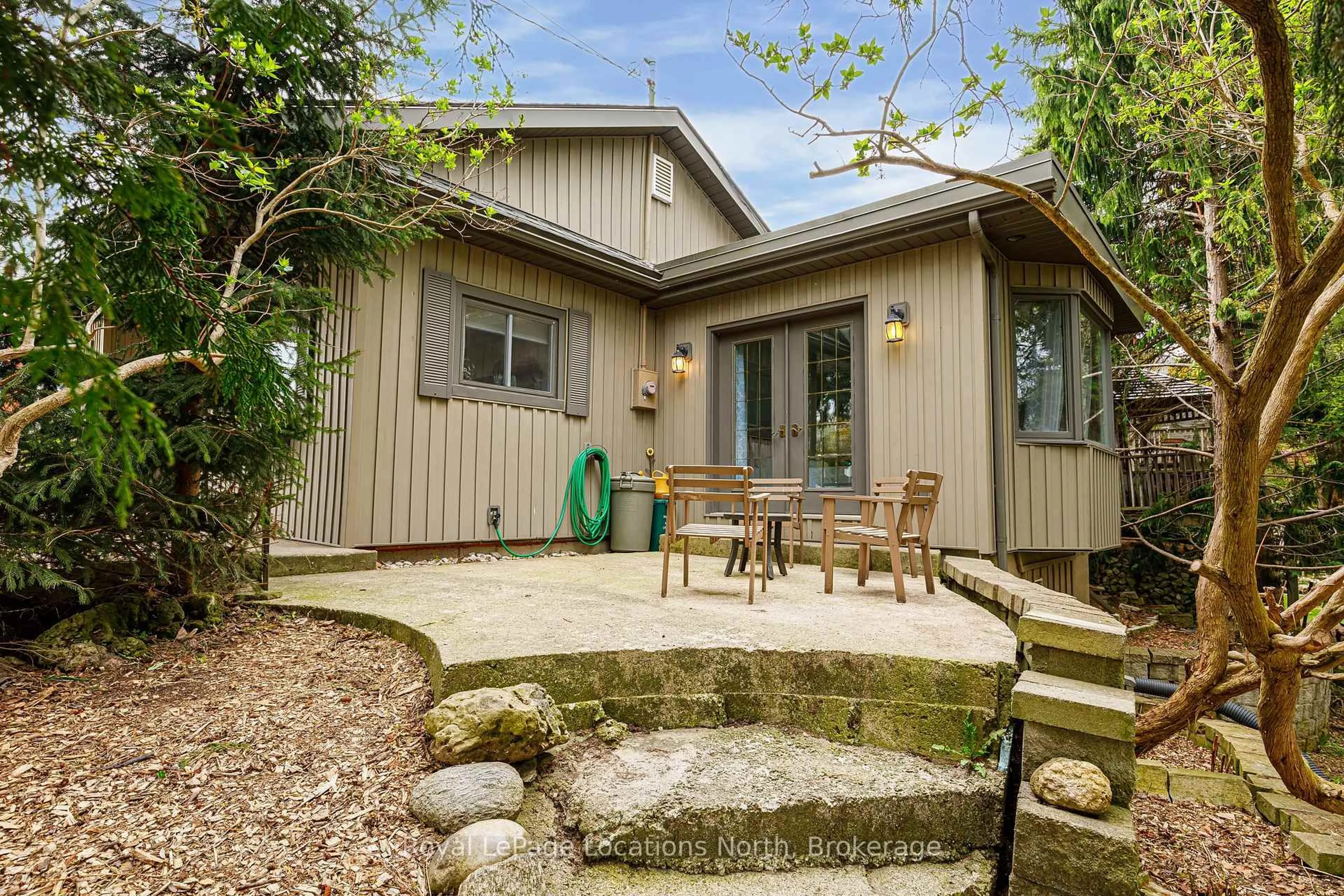 Patio, street for 84 Sykes St, Meaford Ontario N4L 1E3