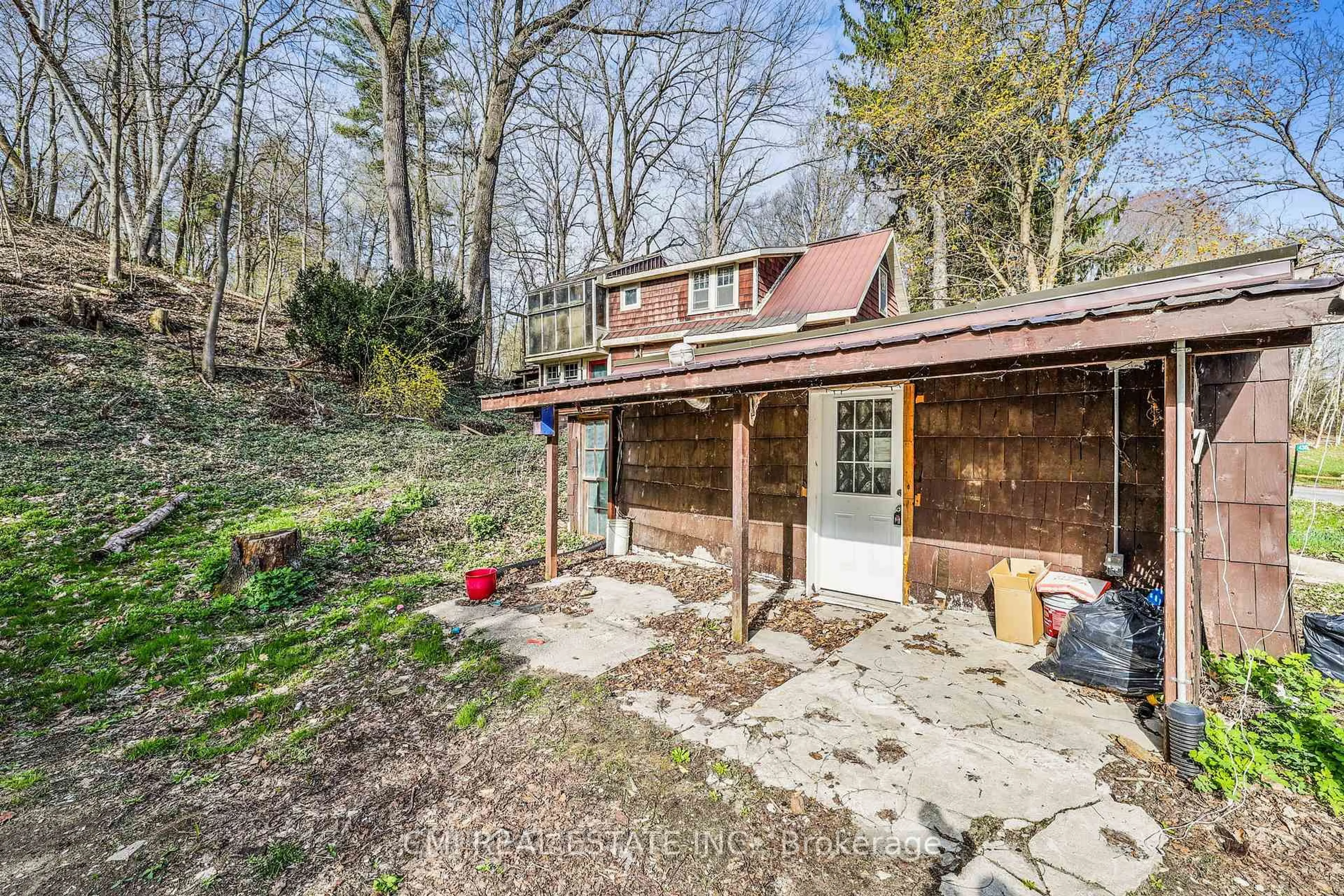 A pic from outside/outdoor area/front of a property/back of a property/a pic from drone, unknown for 436 Old Mill Rd, Norfolk Ontario N4B 2X5