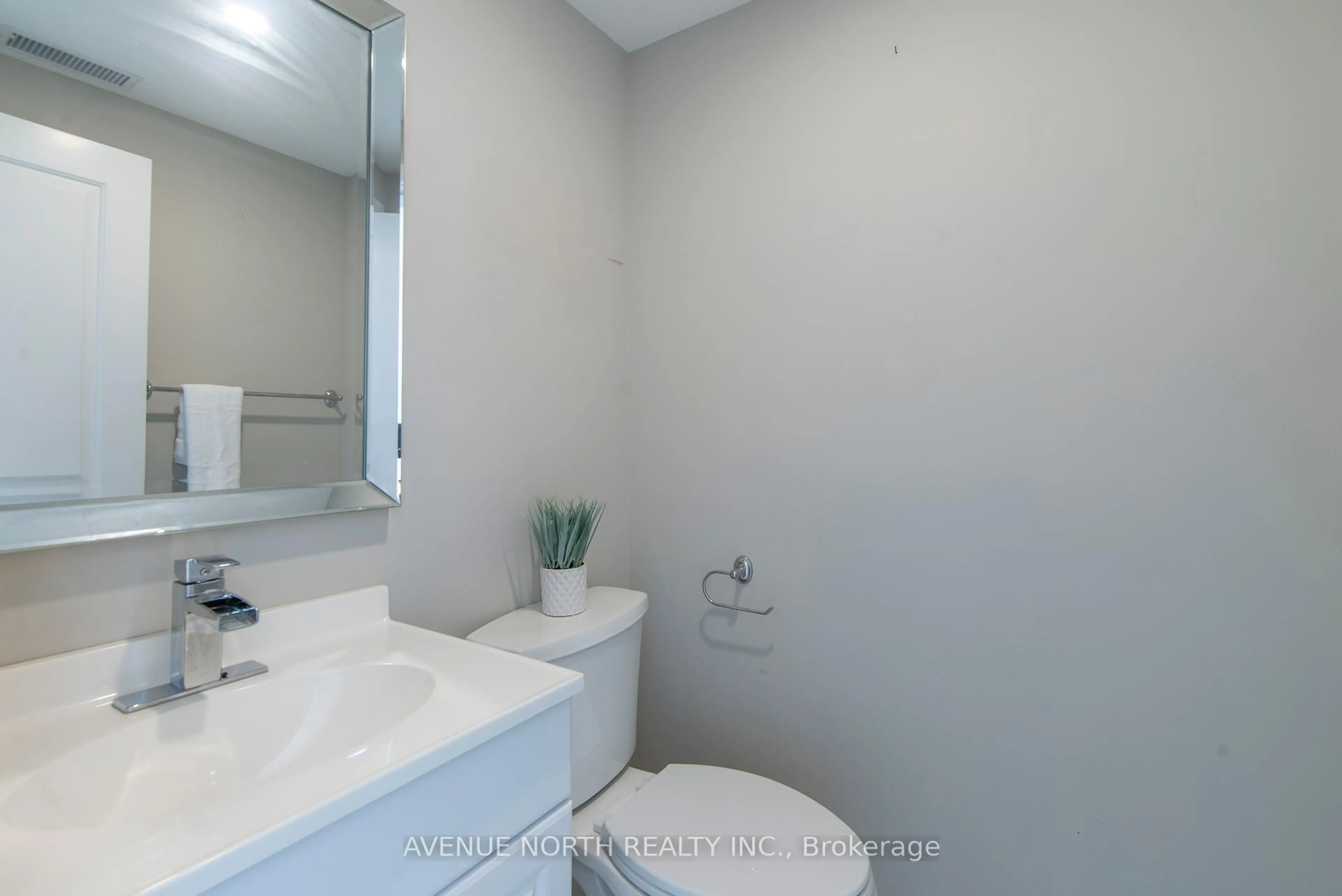 Standard bathroom, unknown for 503 COTE St, Ottawa Ontario K1K 0Z8