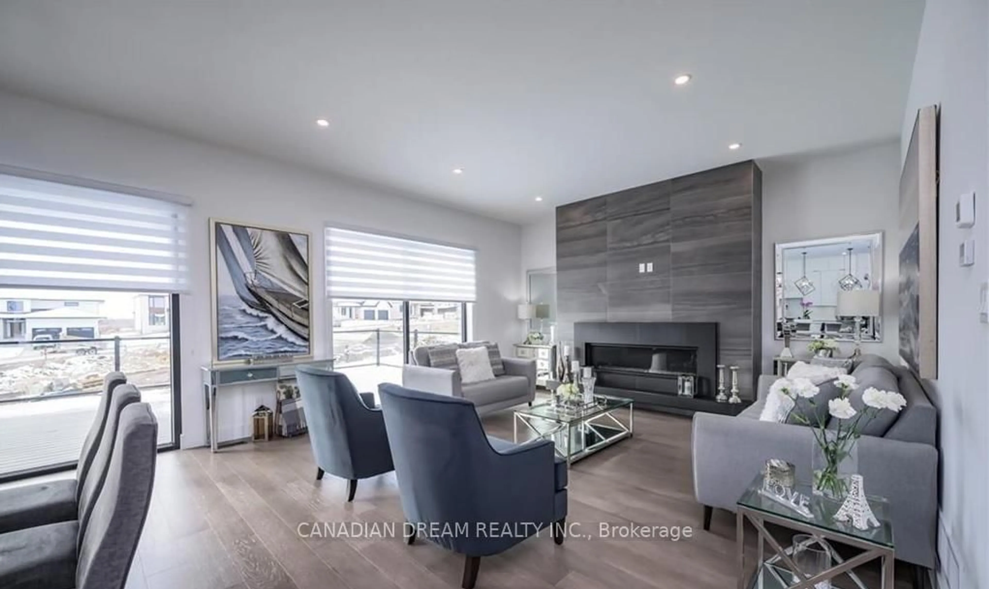 Living room with furniture, unknown for 28 Edgeview Cres, Middlesex Centre Ontario N0L 1R0
