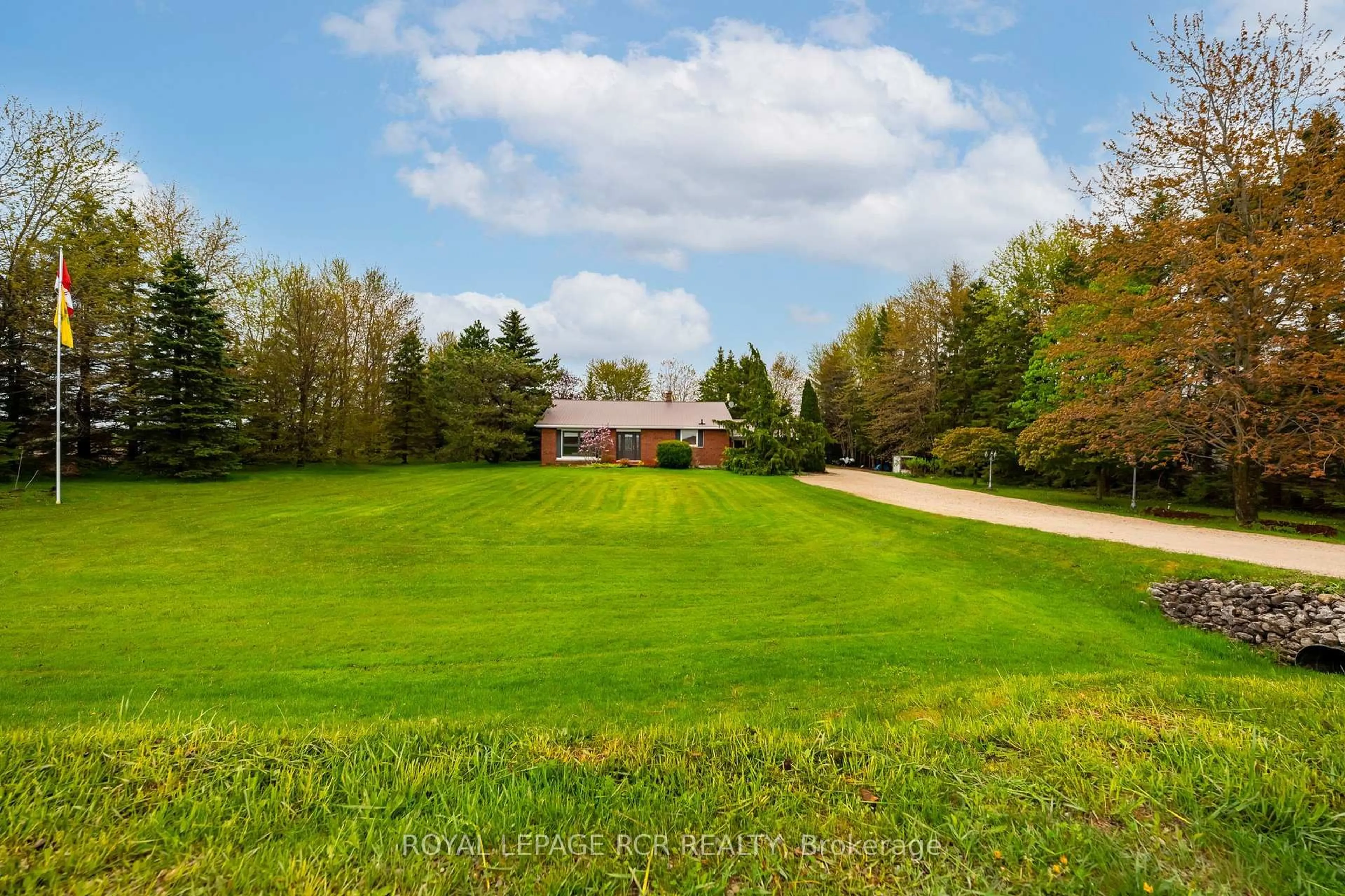 A pic from outside/outdoor area/front of a property/back of a property/a pic from drone, unknown for 433409 4th Line, Amaranth Ontario L9W 0P2