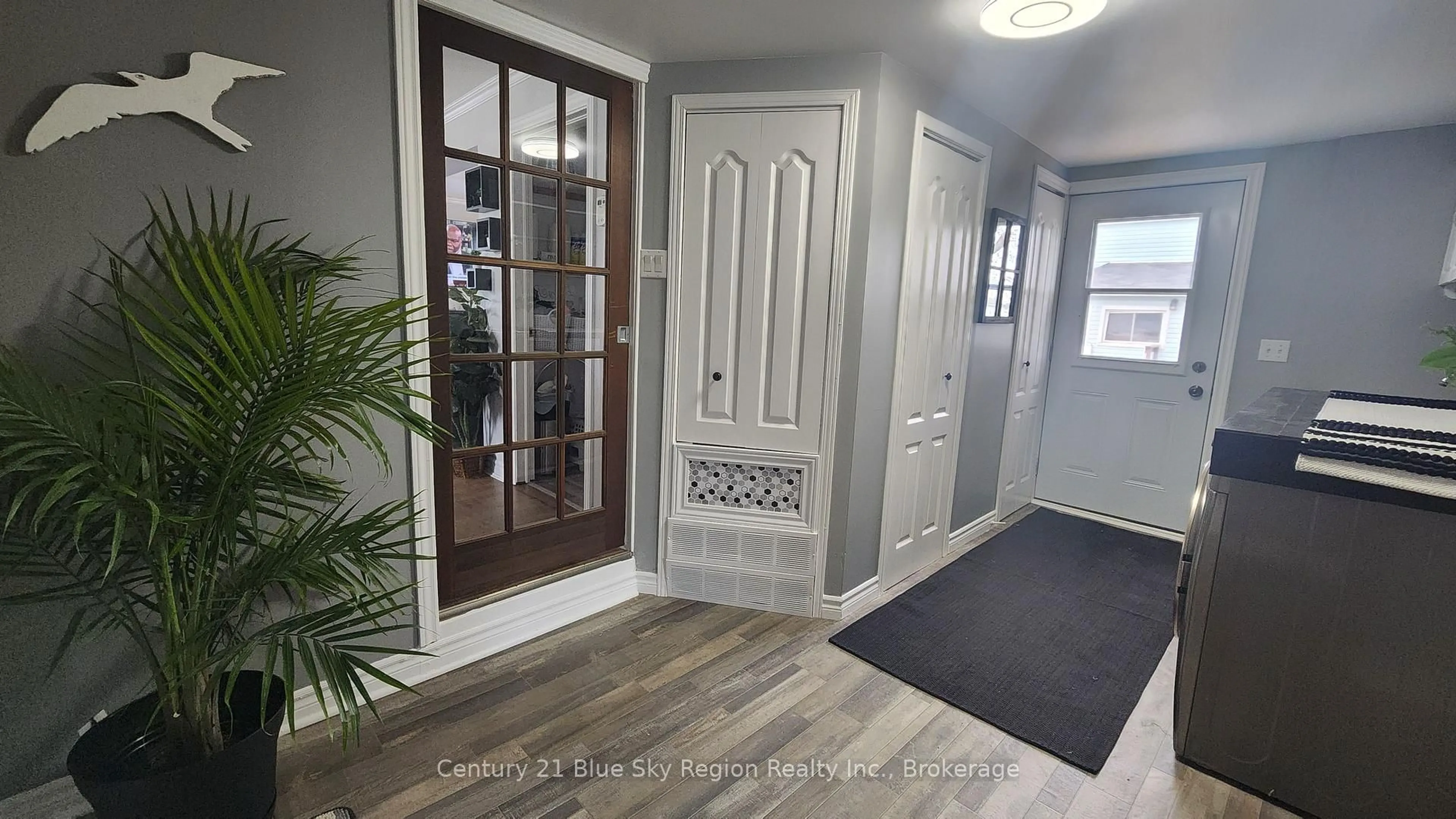 Indoor entryway for 356 Nipissing St, West Nipissing Ontario P2B 3C6