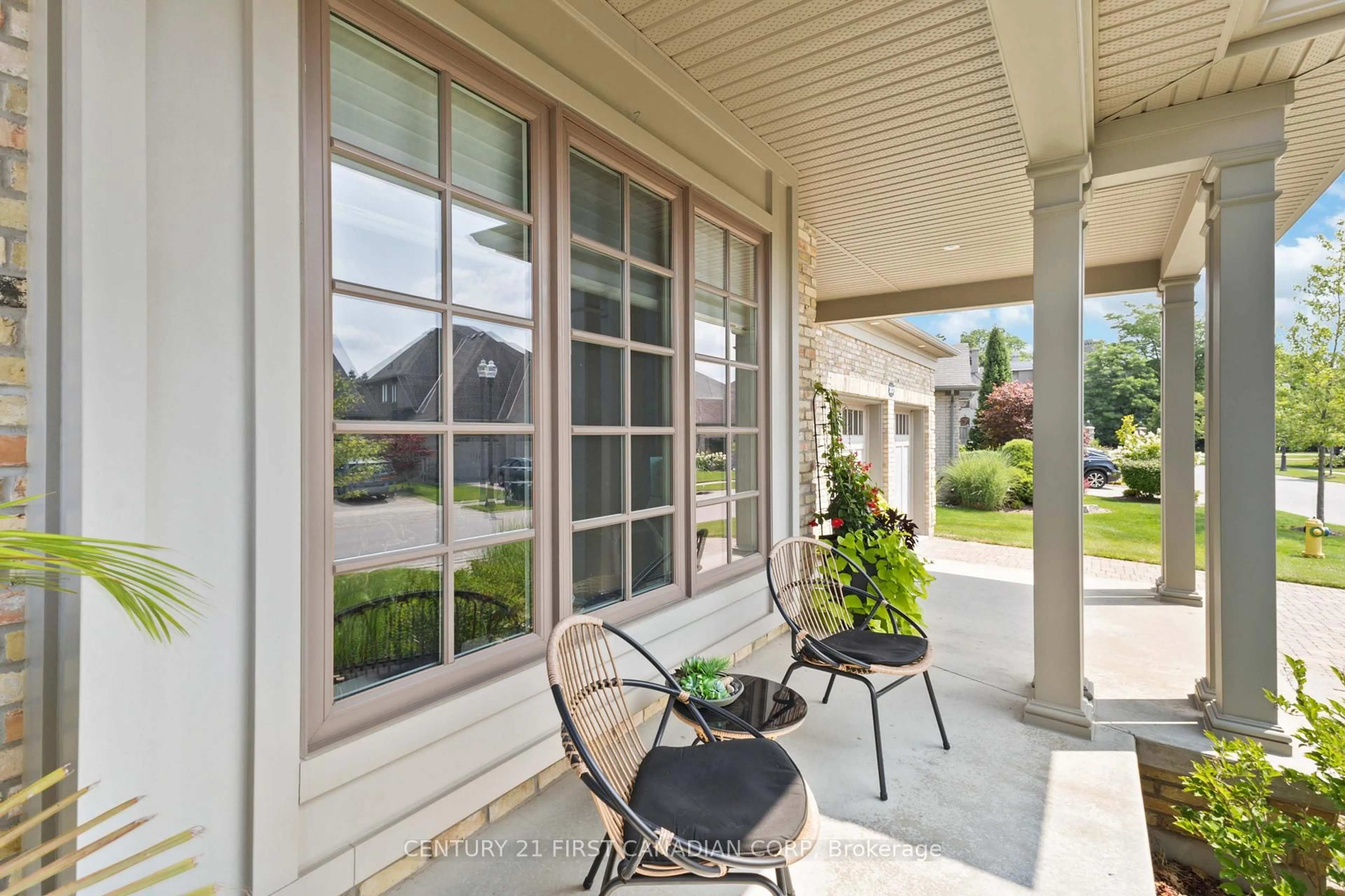 Patio, street for 217 Delacourt Rd, London North Ontario N6G 0H3
