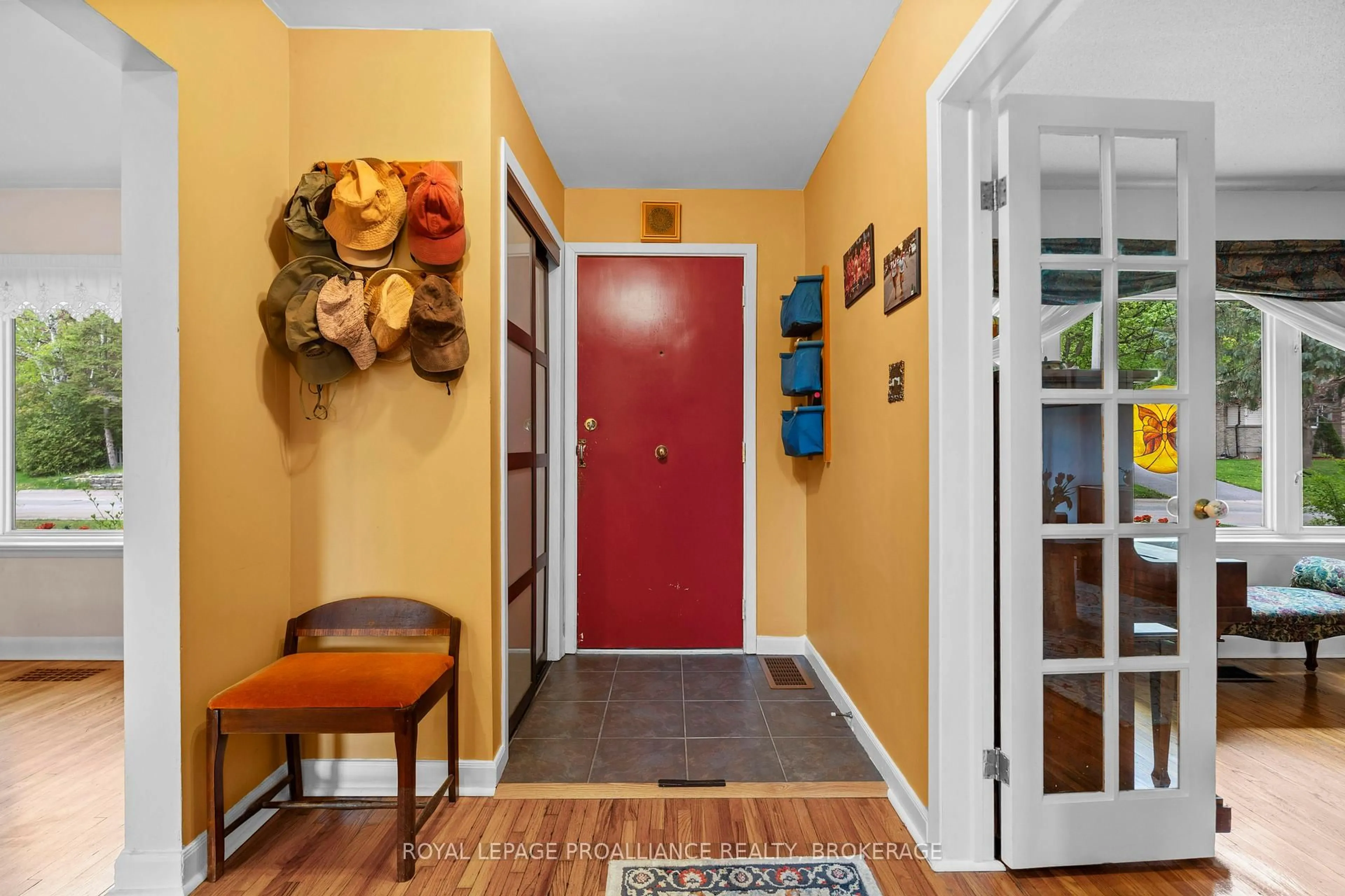 Indoor entryway for 100 Indian Rd, Kingston Ontario K7M 1S9