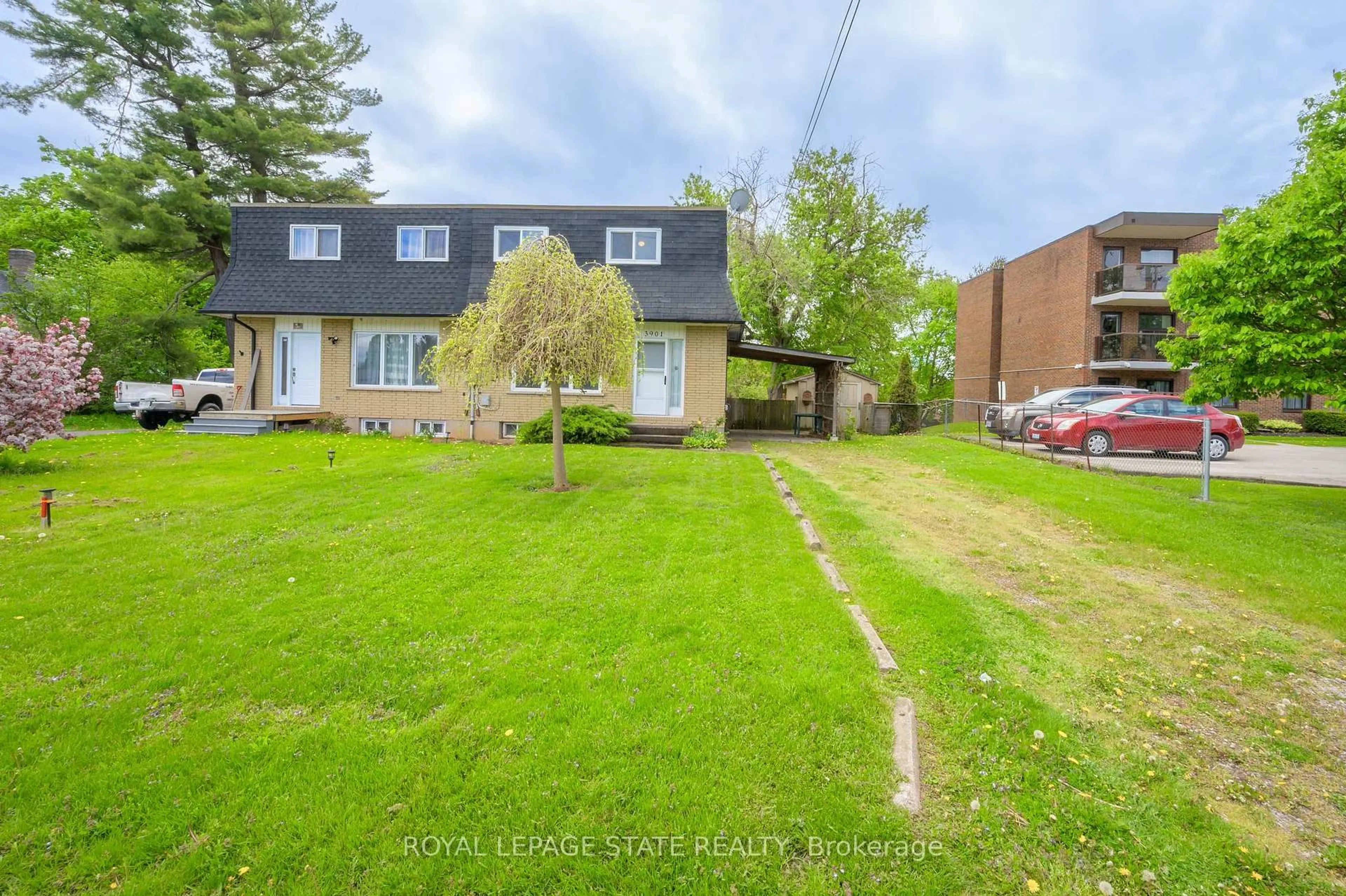 A pic from outside/outdoor area/front of a property/back of a property/a pic from drone, street for 3901 Rebstock Rd, Fort Erie Ontario L0S 1B0