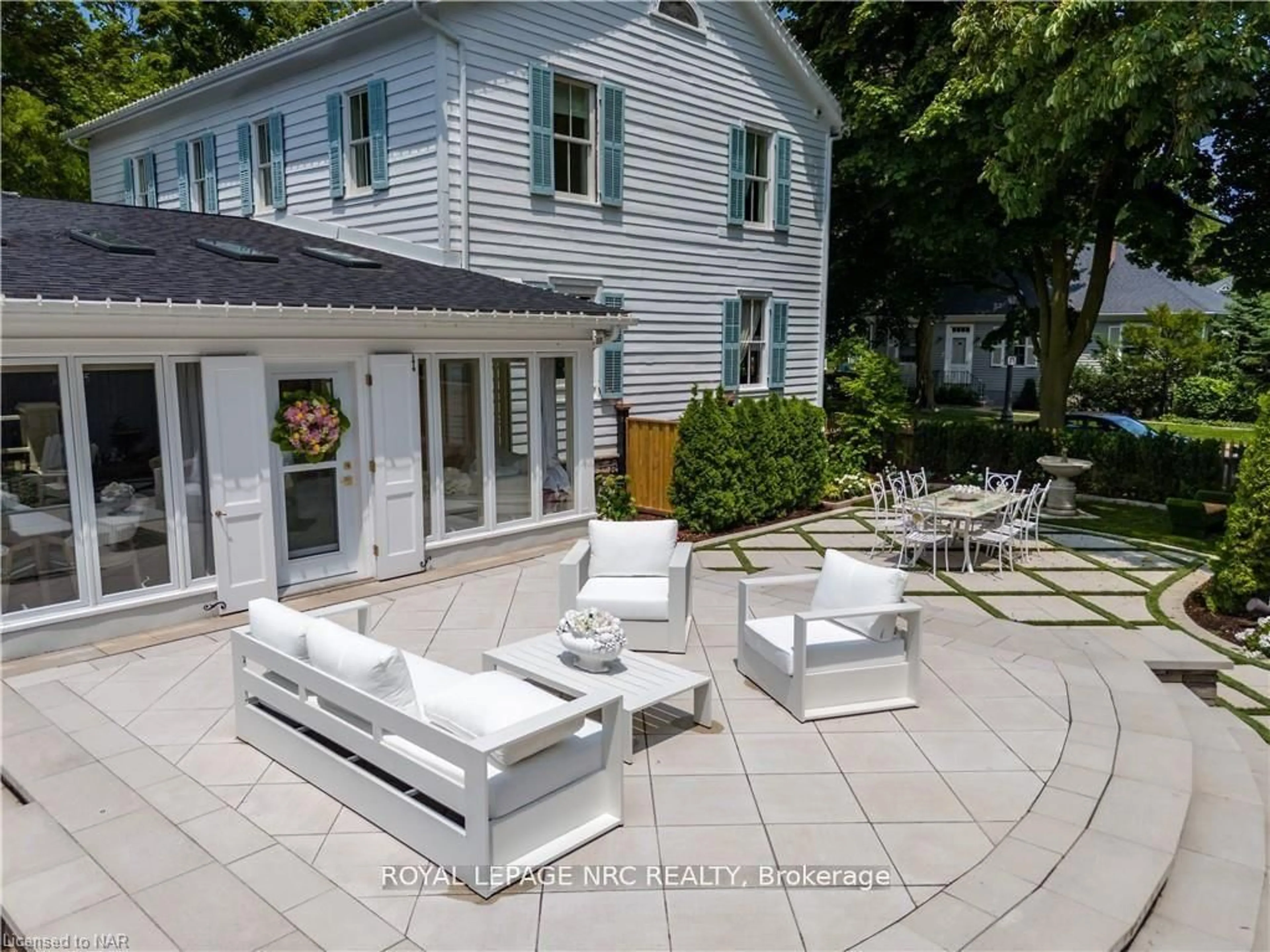 Patio, street for 94 PRIDEAUX St, Niagara-on-the-Lake Ontario L0S 1J0