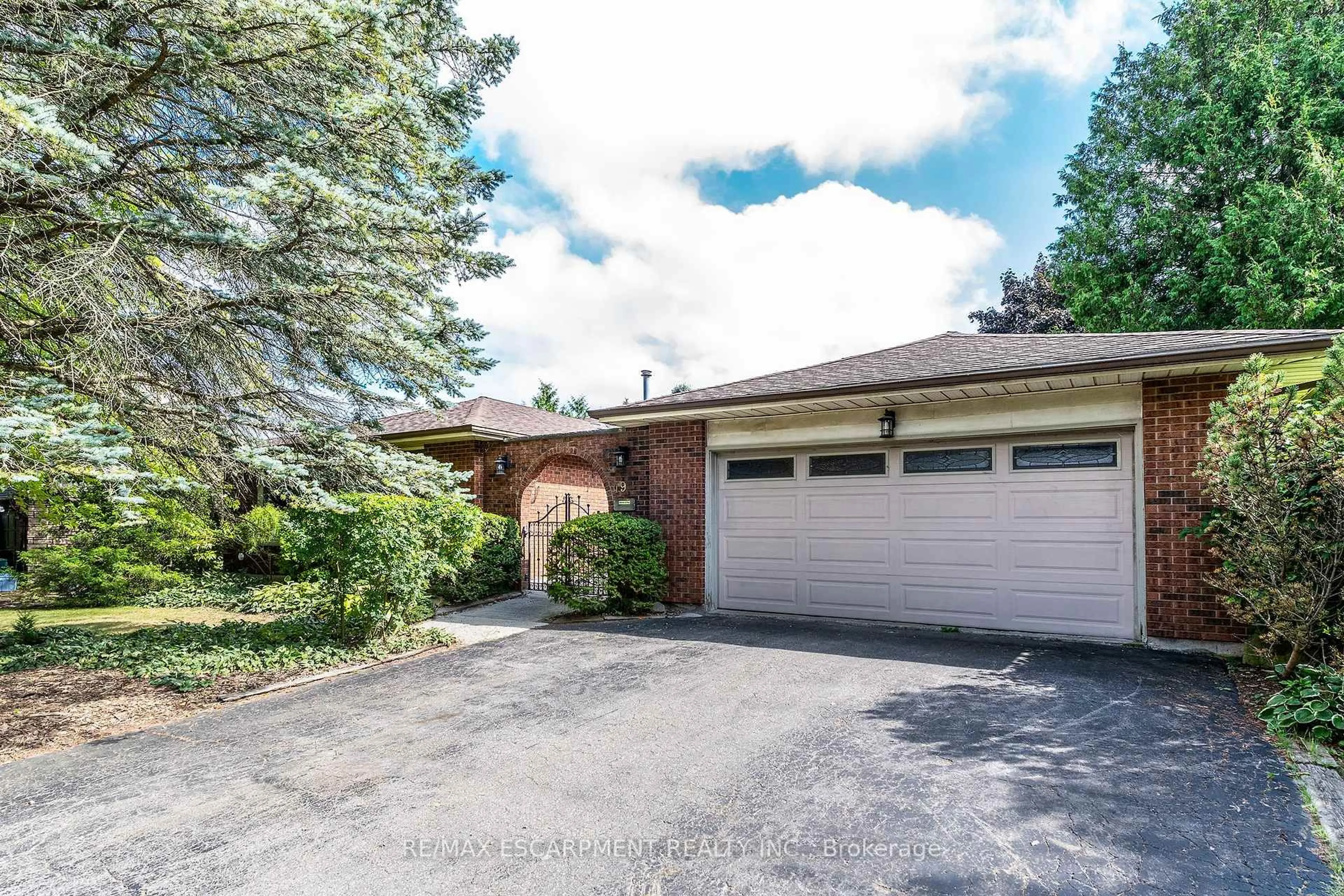 Home with brick exterior material, street for 19 Isabel Dr, Brantford Ontario N3T 0L8