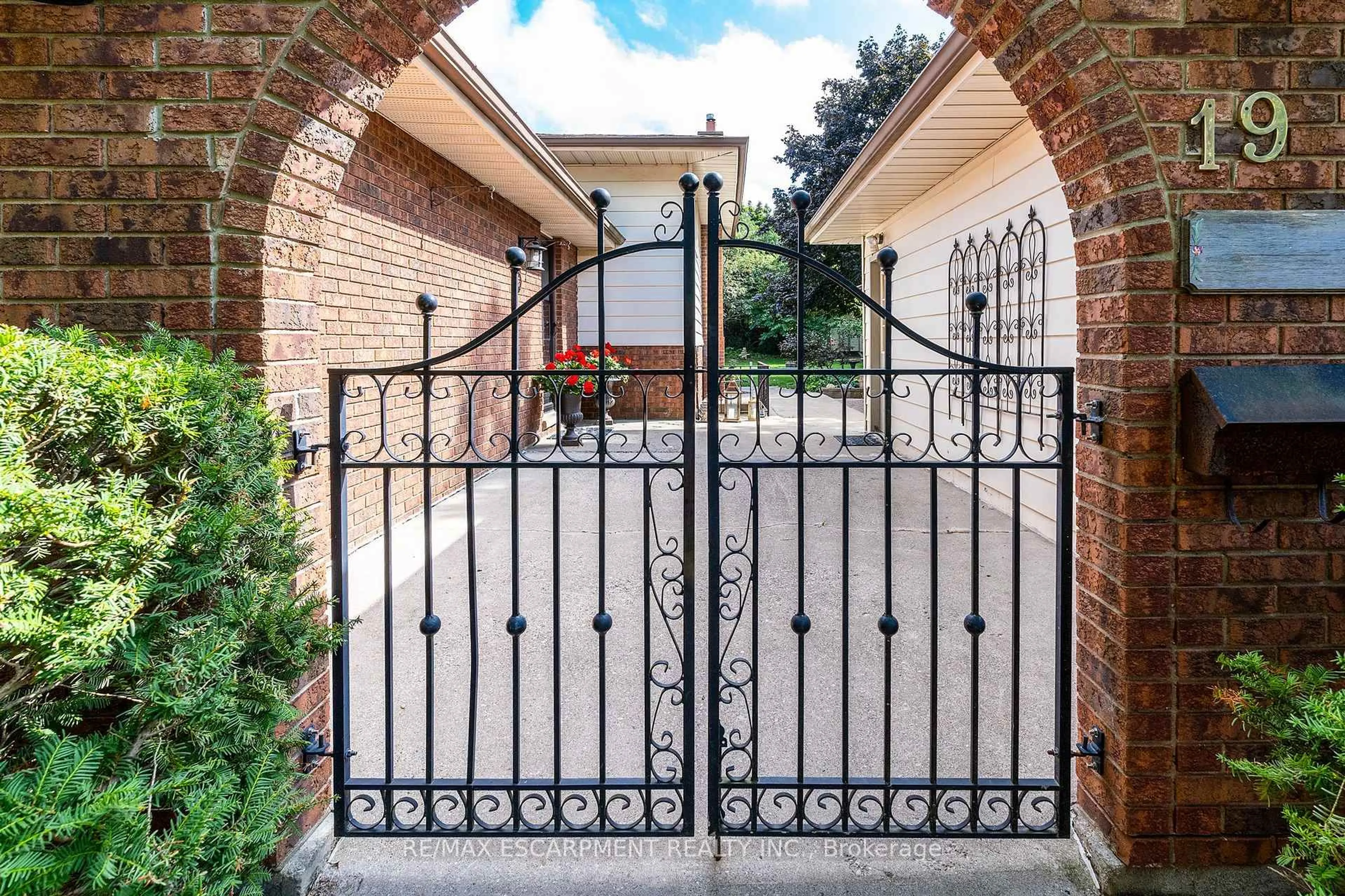 Unknown for 19 Isabel Dr, Brantford Ontario N3T 0L8