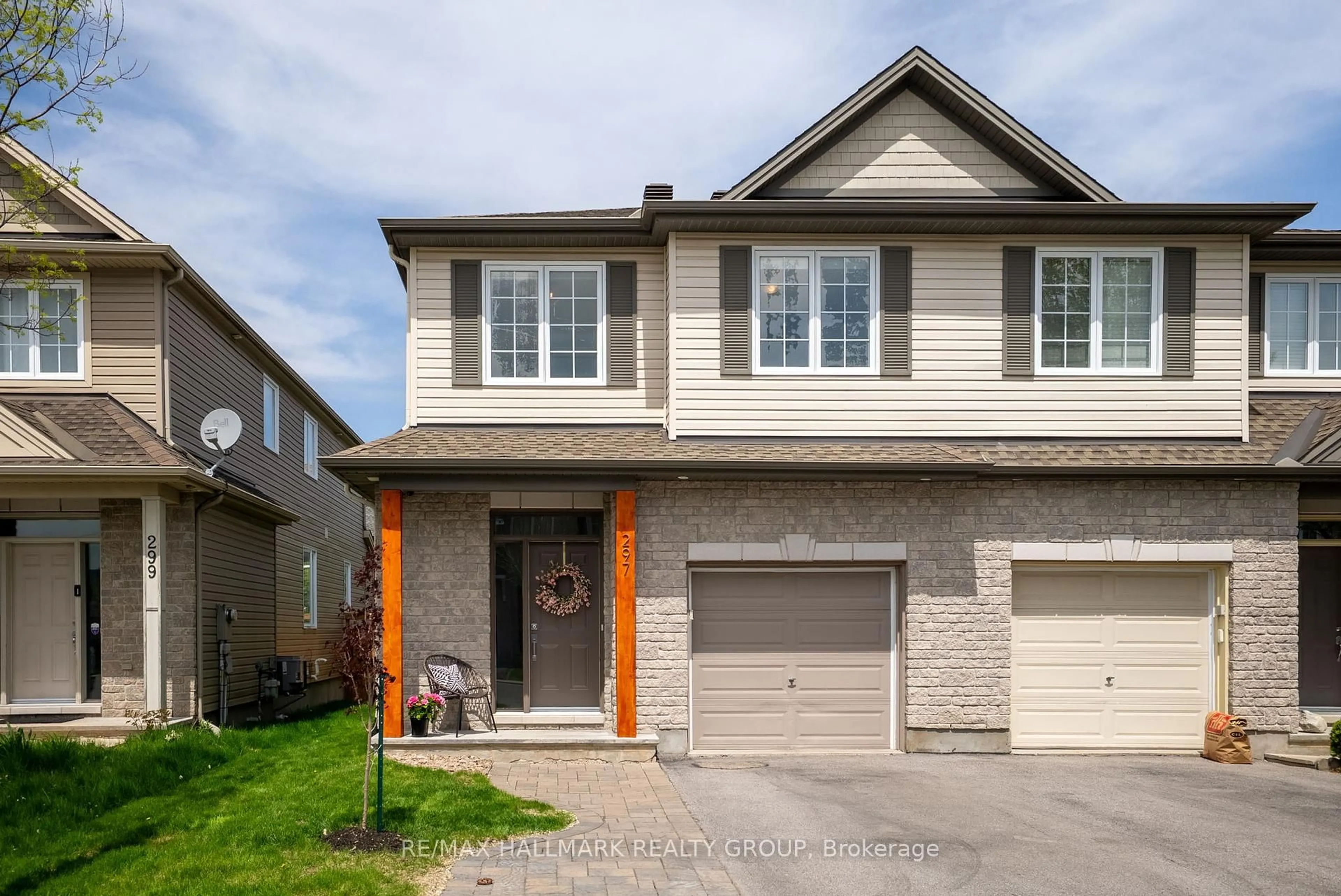 Home with vinyl exterior material, street for 297 Mojave Cres, Ottawa Ontario K2S 0H7