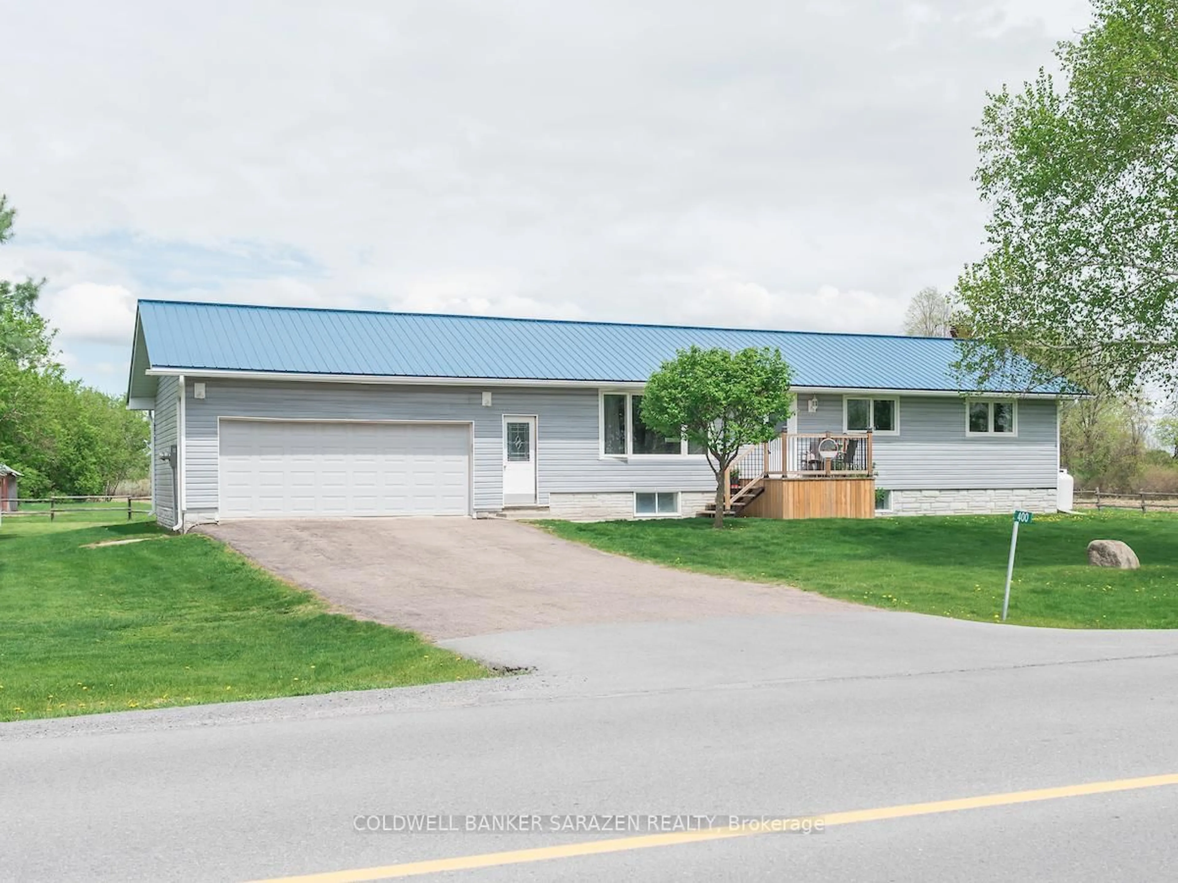 A pic from outside/outdoor area/front of a property/back of a property/a pic from drone, street for 400 Keatley Rd, Ottawa Ontario K7S 3G7