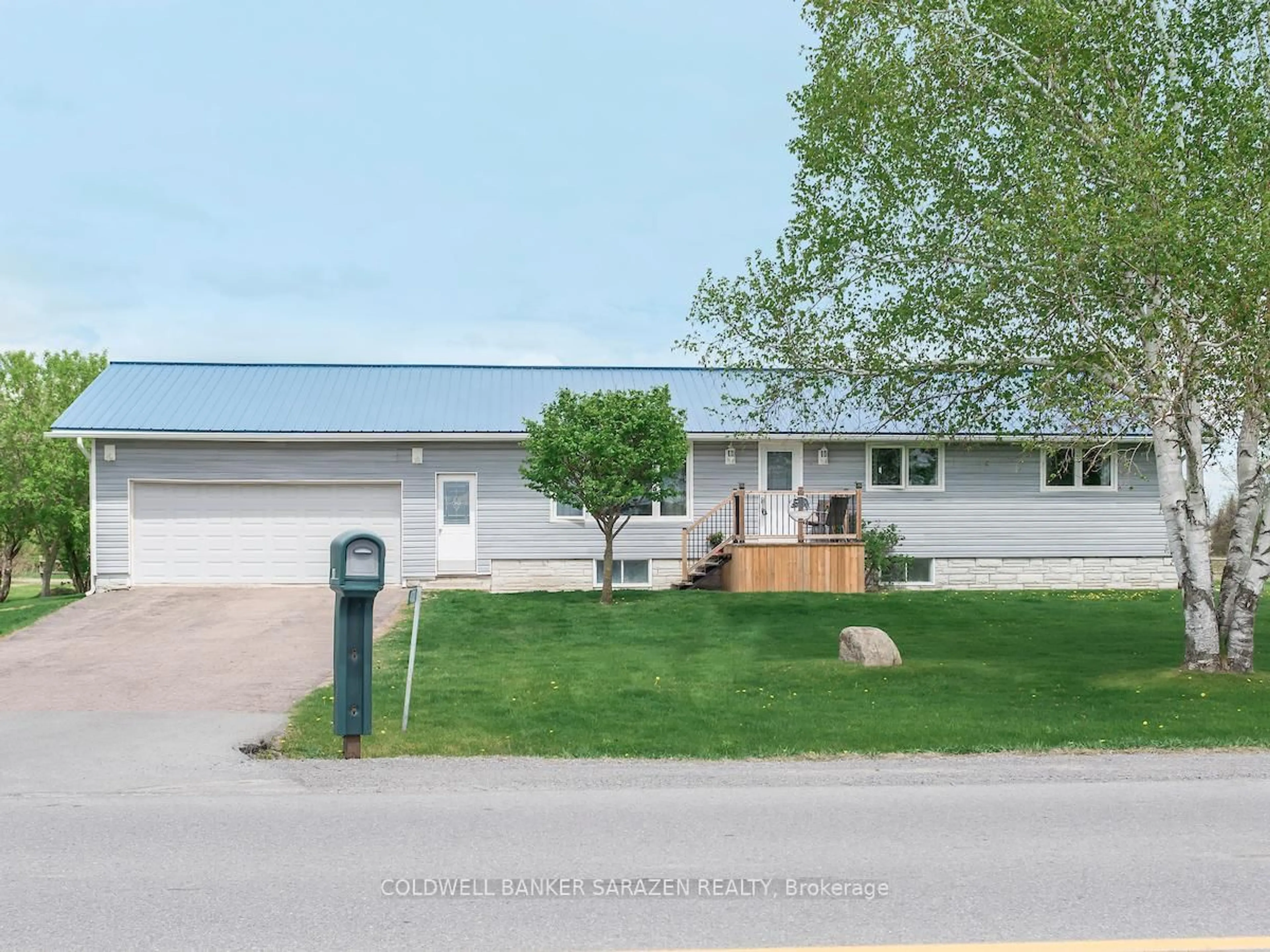 A pic from outside/outdoor area/front of a property/back of a property/a pic from drone, street for 400 Keatley Rd, Ottawa Ontario K7S 3G7