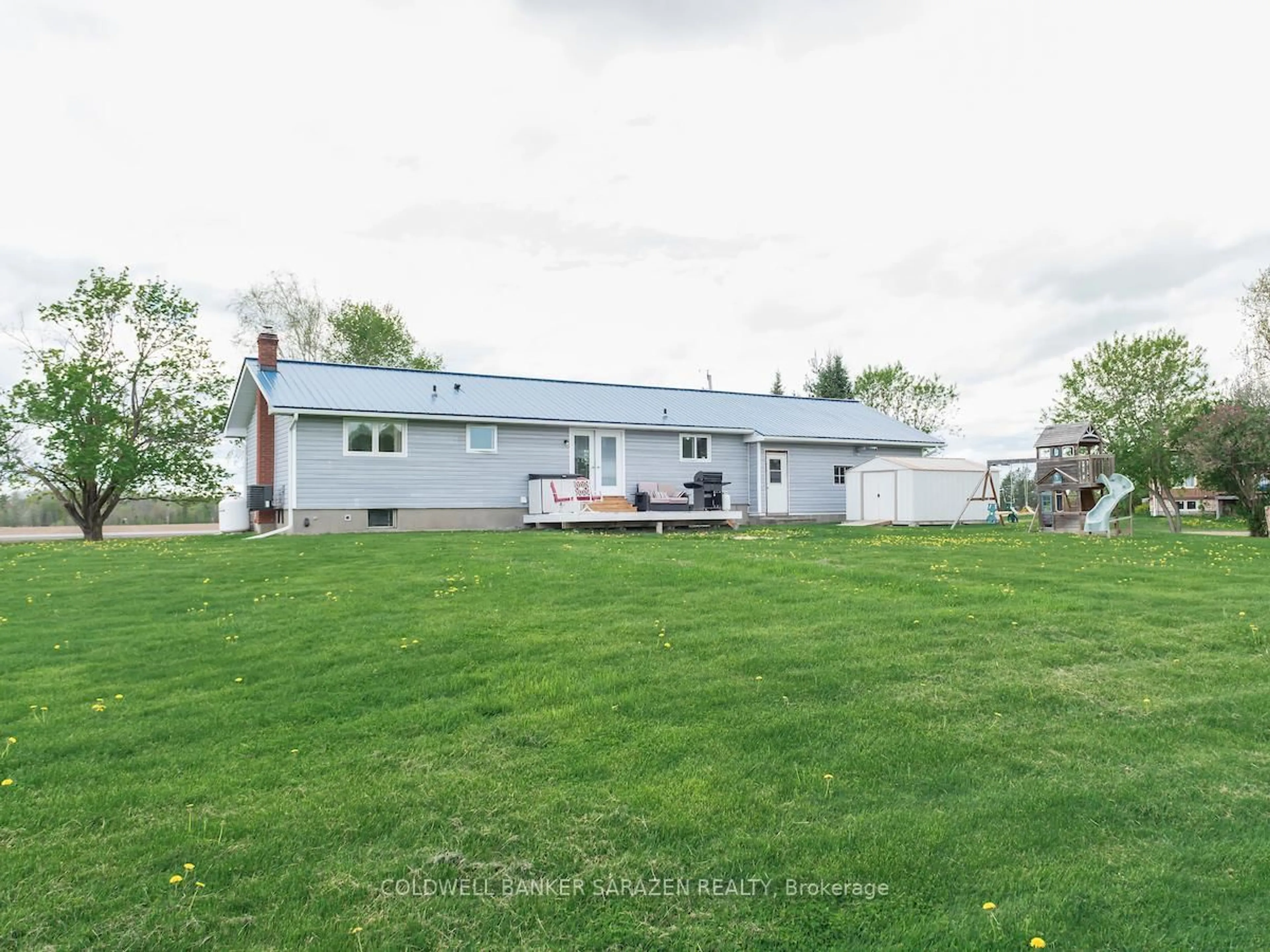 A pic from outside/outdoor area/front of a property/back of a property/a pic from drone, unknown for 400 Keatley Rd, Ottawa Ontario K7S 3G7