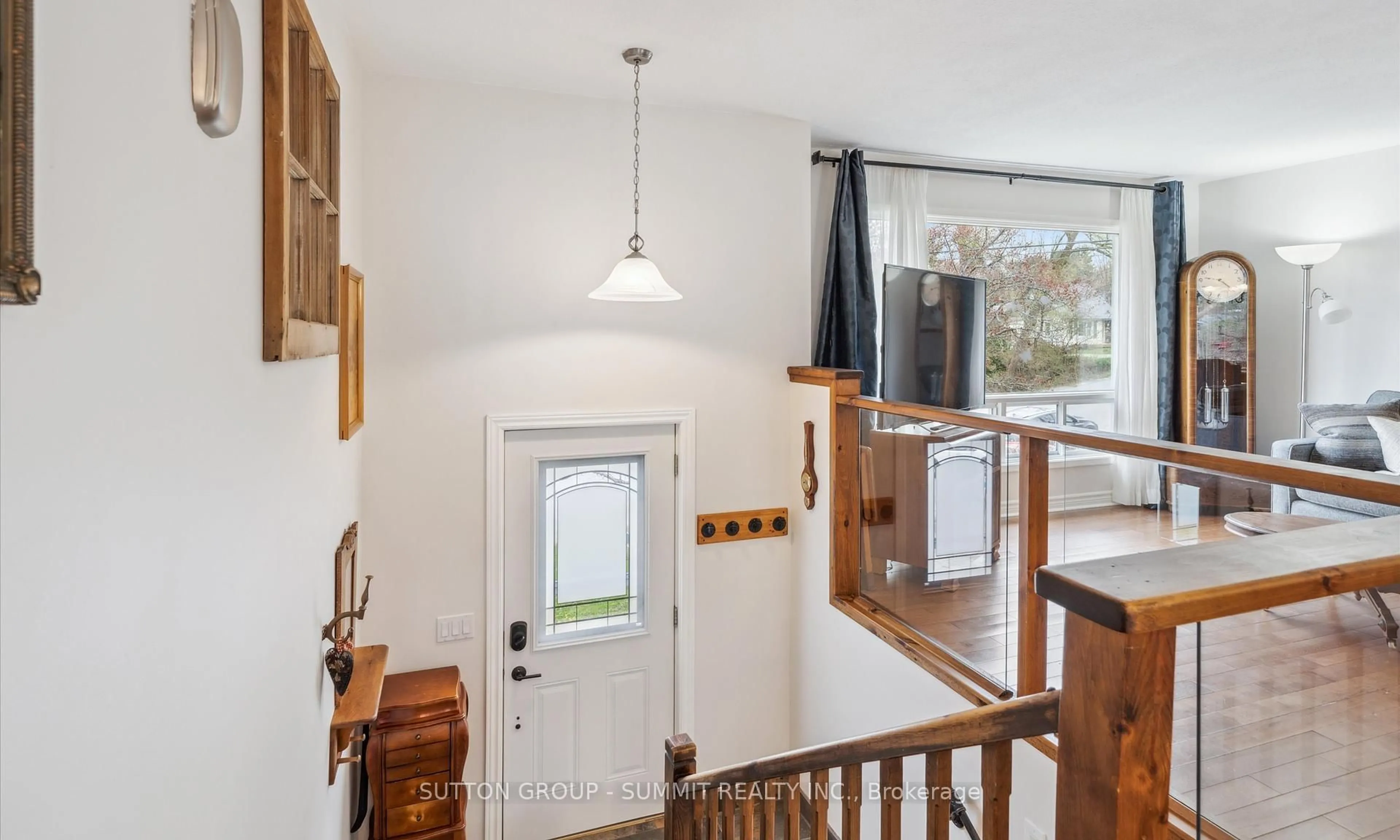 Indoor entryway for 29 GEORGE St, Huntsville Ontario P1H 1T9