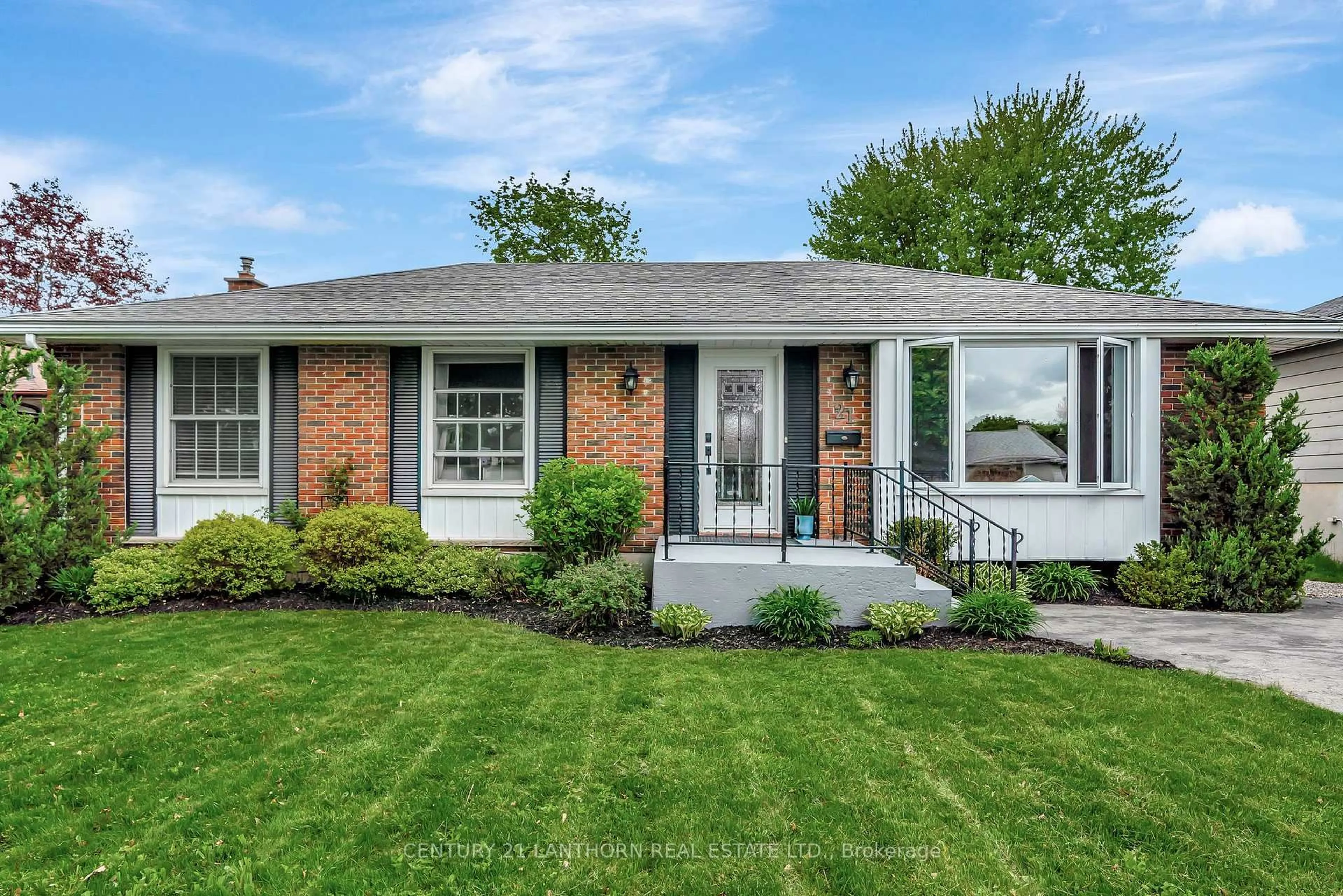 Home with brick exterior material, street for 21 Glenarden Cres, Belleville Ontario K8P 2B9