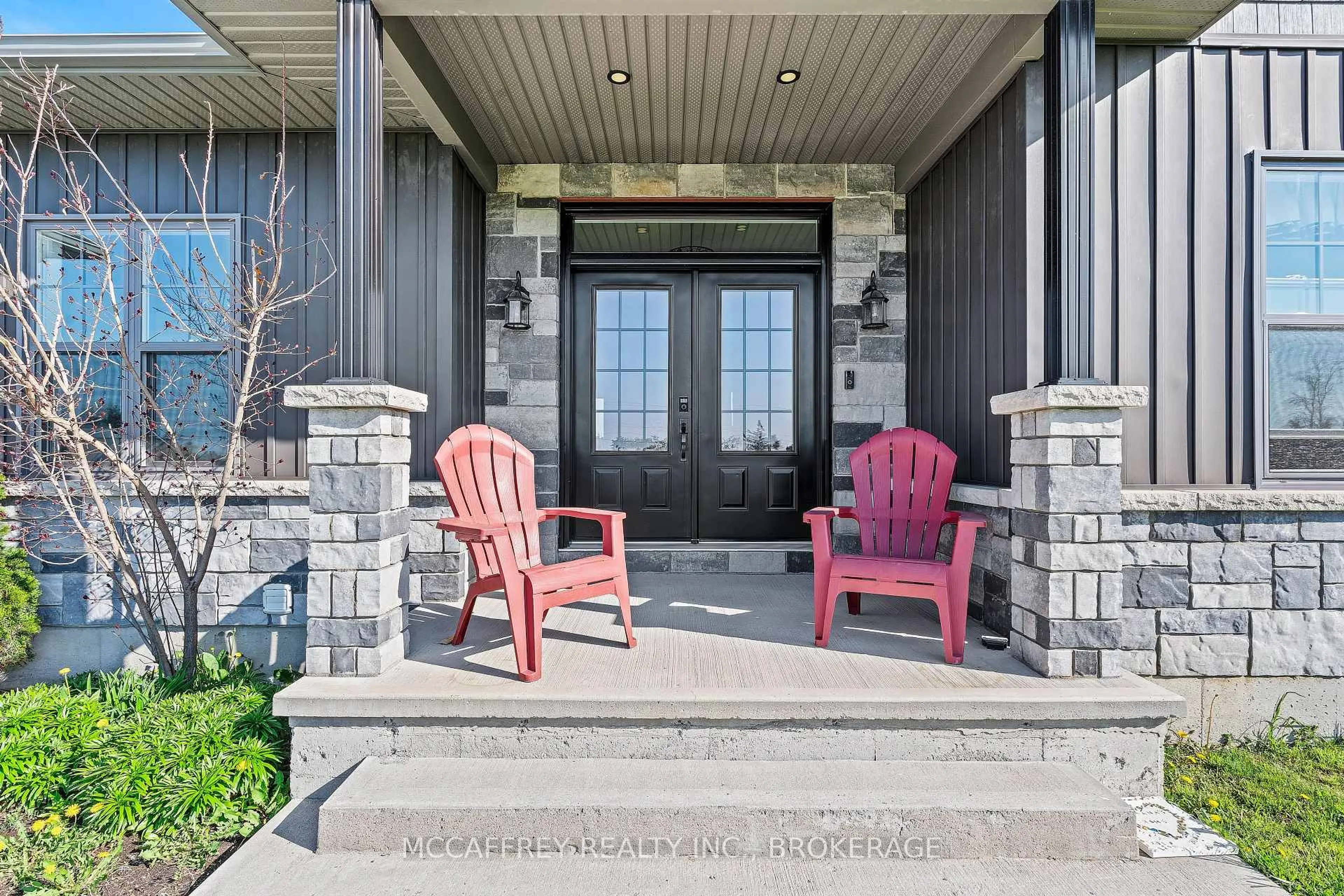 Indoor entryway for 573 Glennelm Rd, Greater Napanee Ontario K0K 2W0