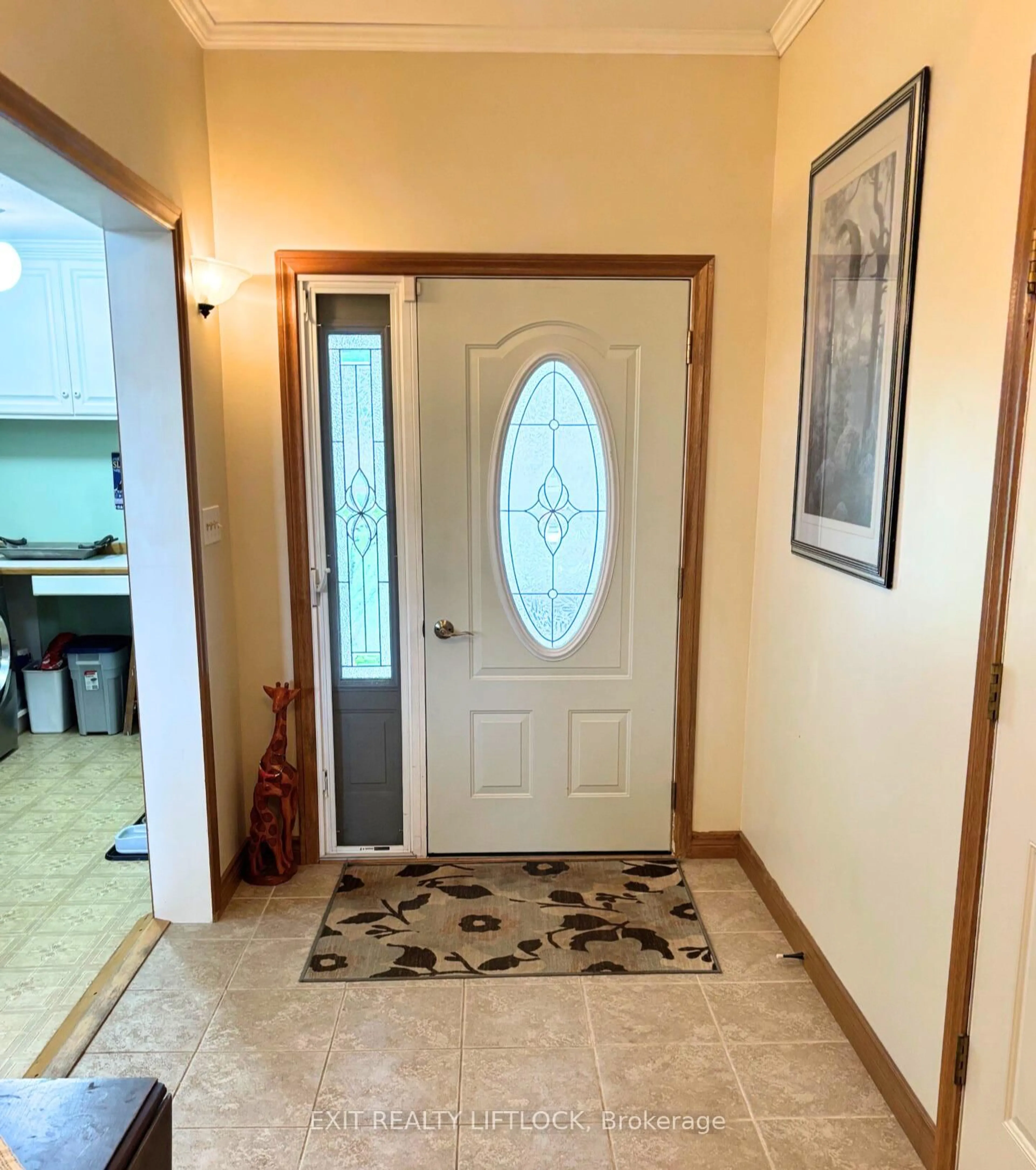 Indoor entryway for 890 Stewart Line, Cavan Monaghan Ontario L0A 1C0