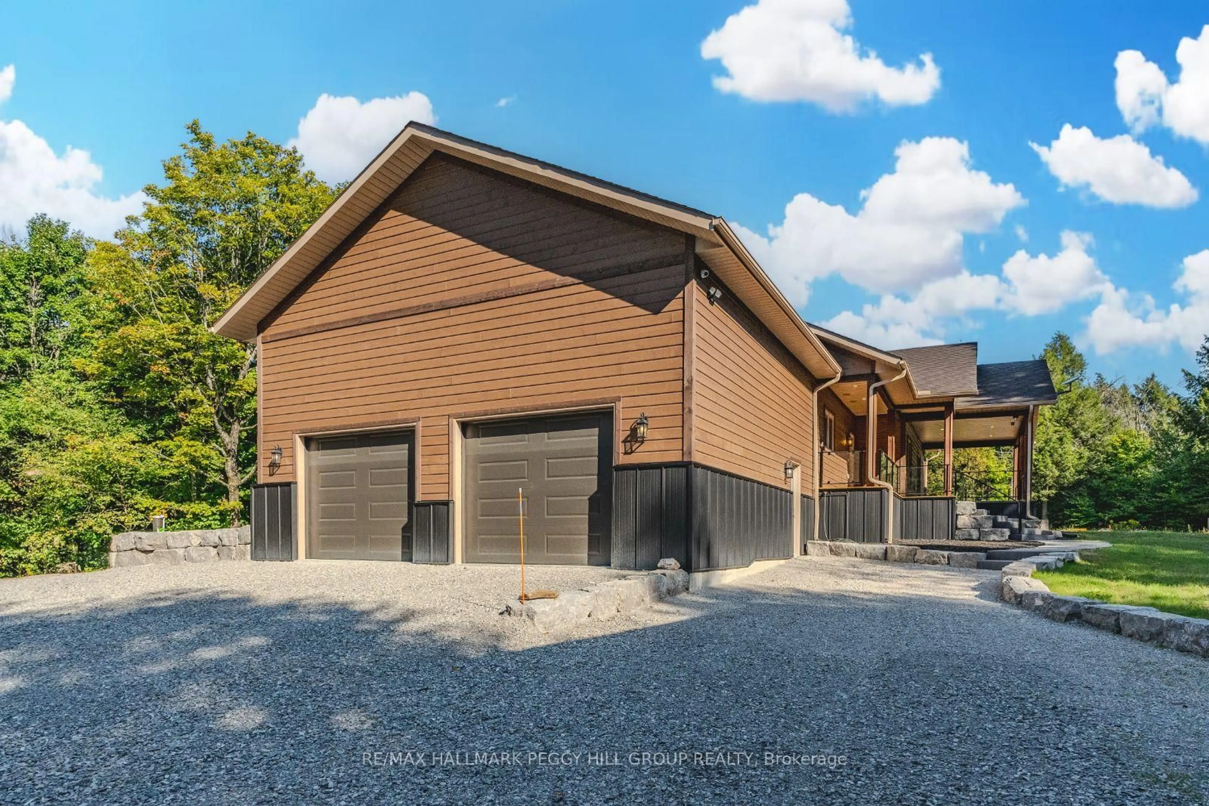 Indoor garage for 4571 Aspdin Rd, Muskoka Lakes Ontario P0B 1M0