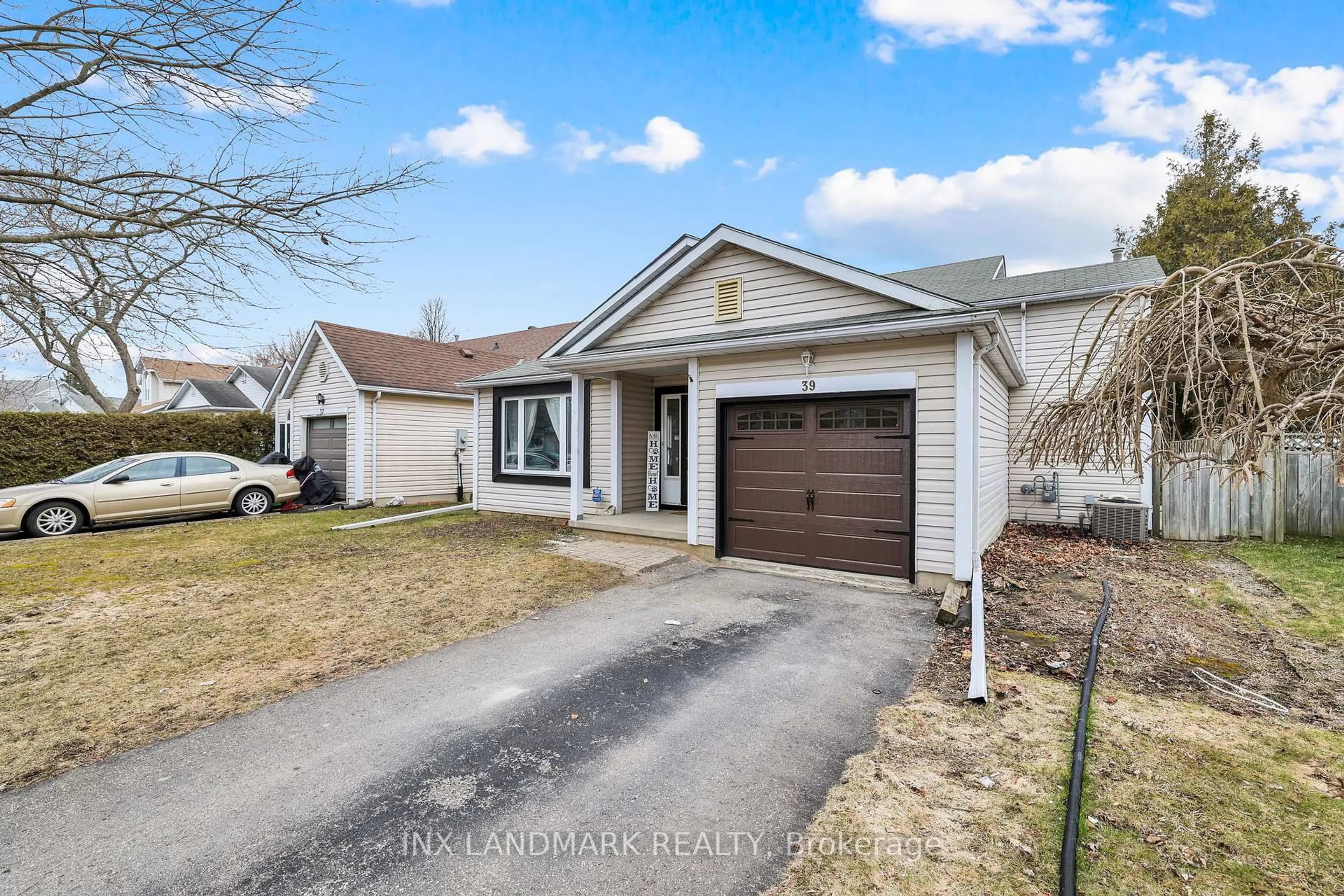 Home with vinyl exterior material, street for 39 Leslie Ave, Norfolk Ontario N0A 1N4