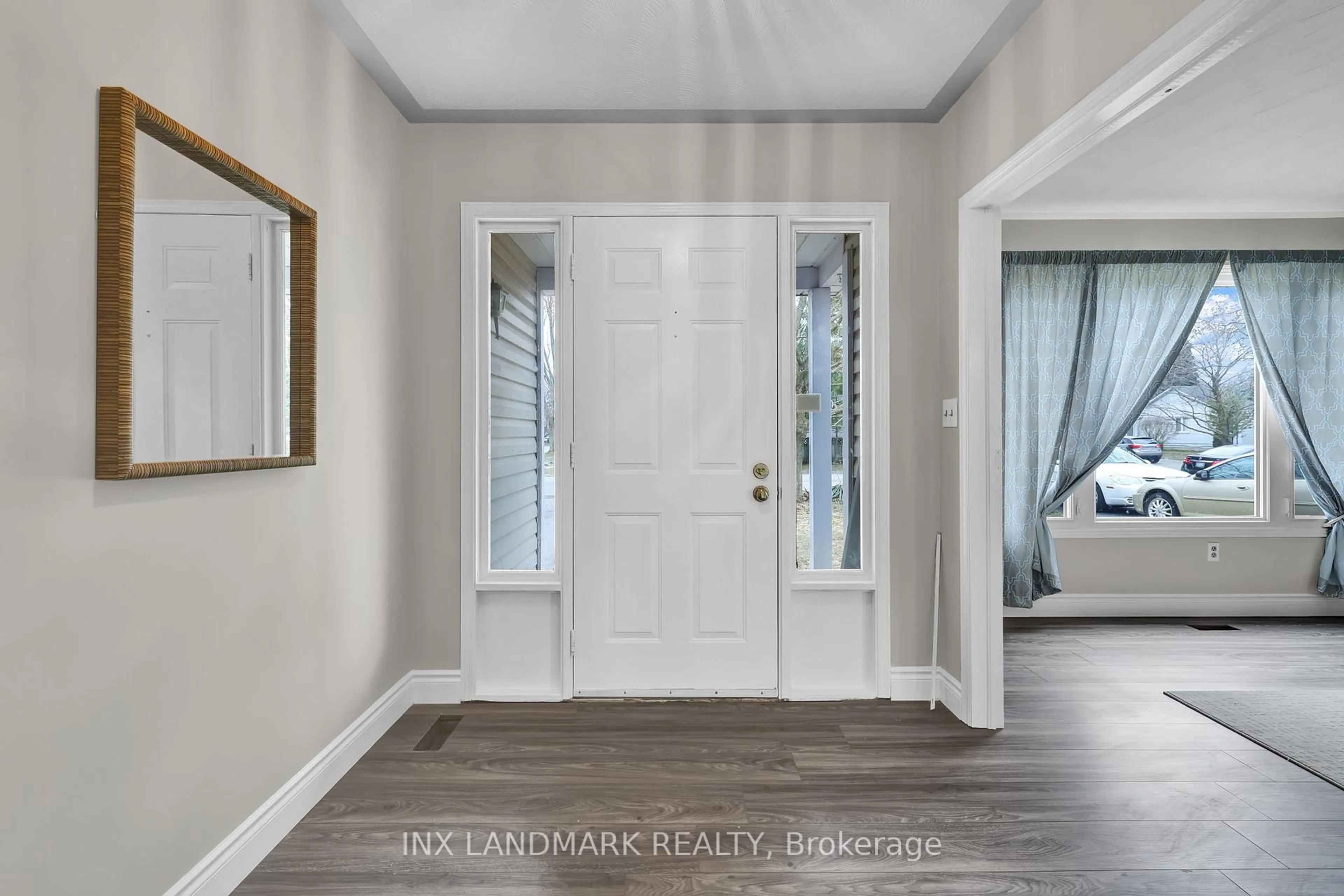 Indoor entryway for 39 Leslie Ave, Norfolk Ontario N0A 1N4