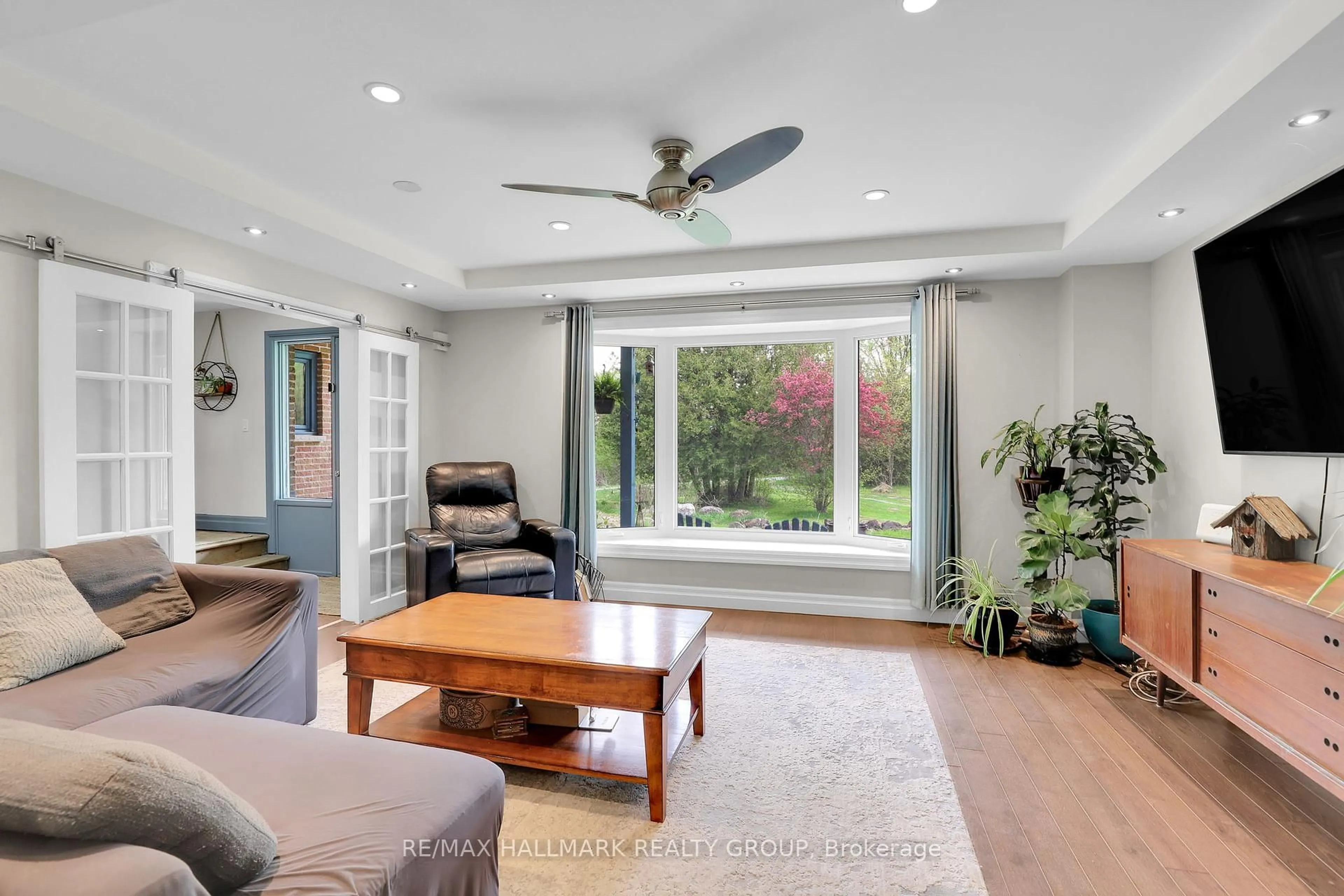 Living room with furniture, unknown for 6306 Proven Line Rd, Richmond Ontario K0A 2Z0