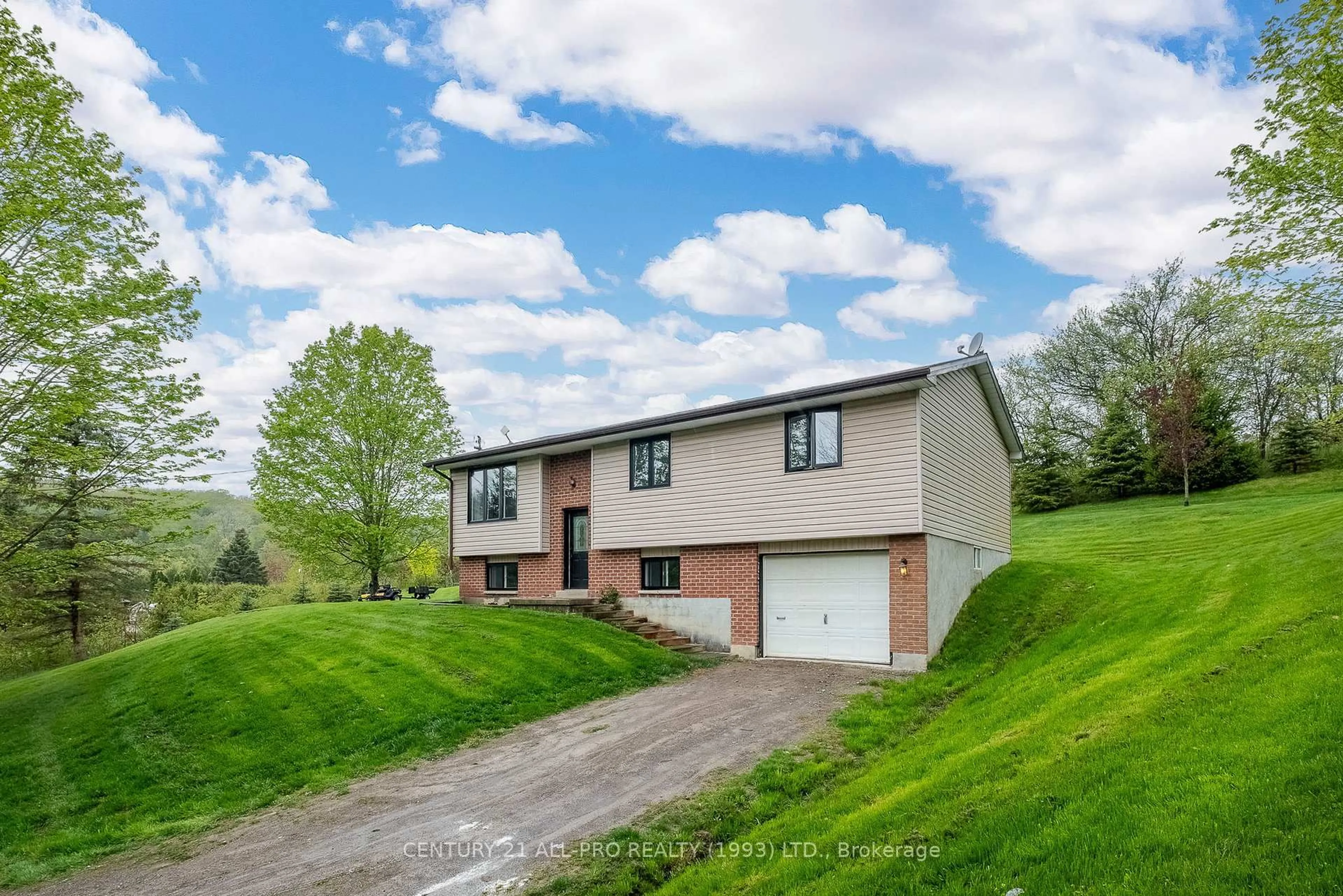 A pic from outside/outdoor area/front of a property/back of a property/a pic from drone, unknown for 3791 Harwood Rd, Hamilton Township Ontario K0K 1C0