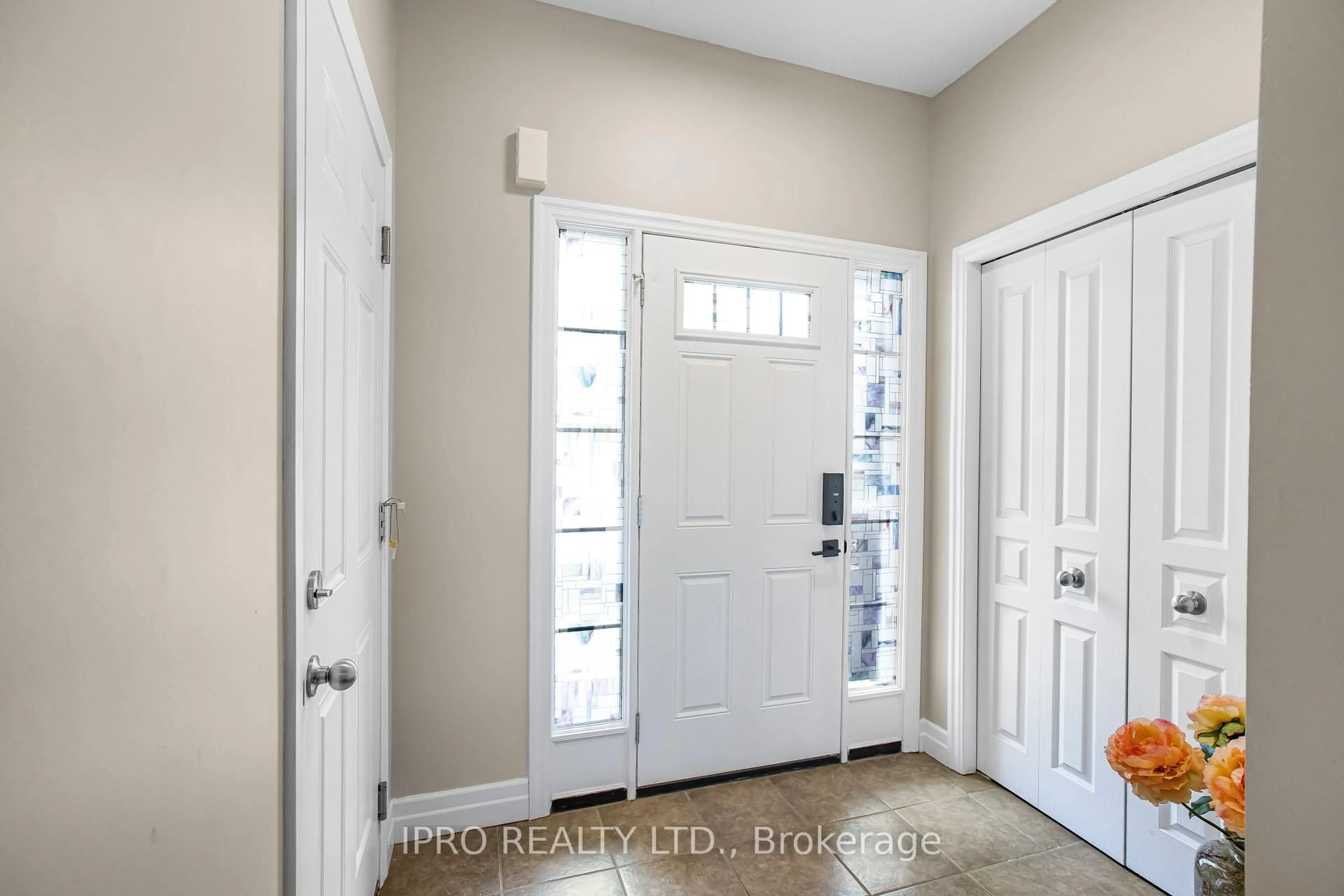 Indoor entryway for 105 Pinnacle Dr #Unit 62, Kitchener Ontario N2P 1B8