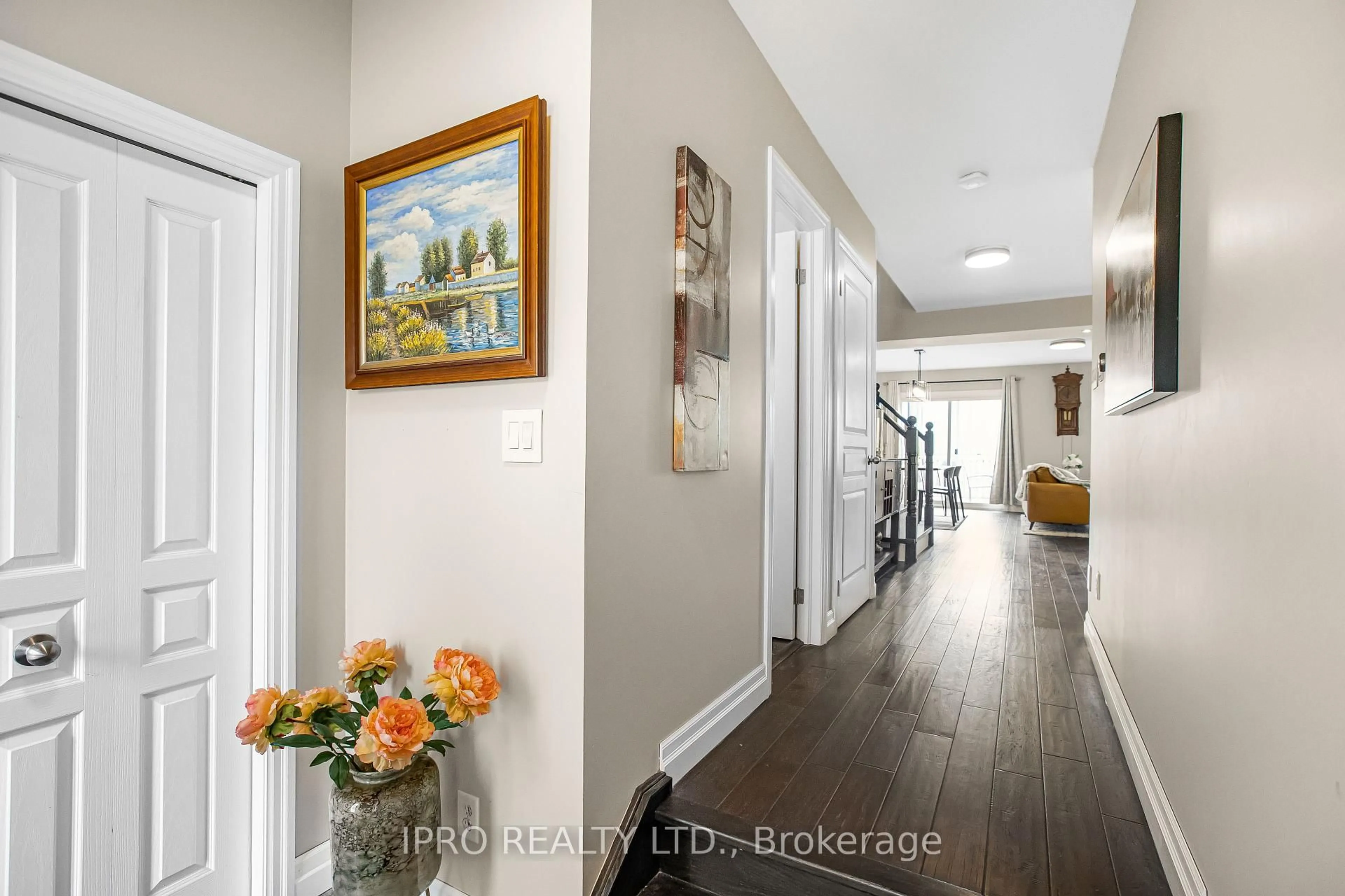 Indoor entryway for 105 Pinnacle Dr #Unit 62, Kitchener Ontario N2P 1B8