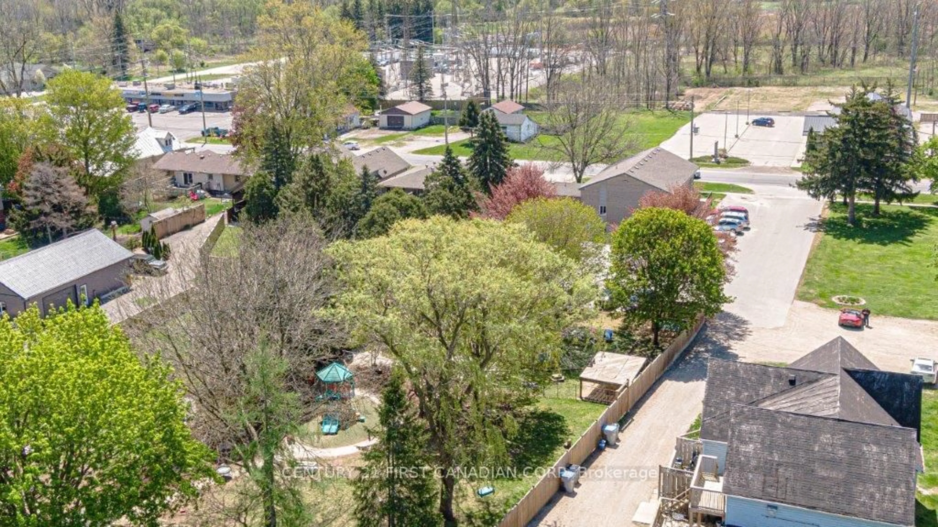 A pic from outside/outdoor area/front of a property/back of a property/a pic from drone, city buildings view from balcony for 431 Albert St, Strathroy-Caradoc Ontario N7G 1W8