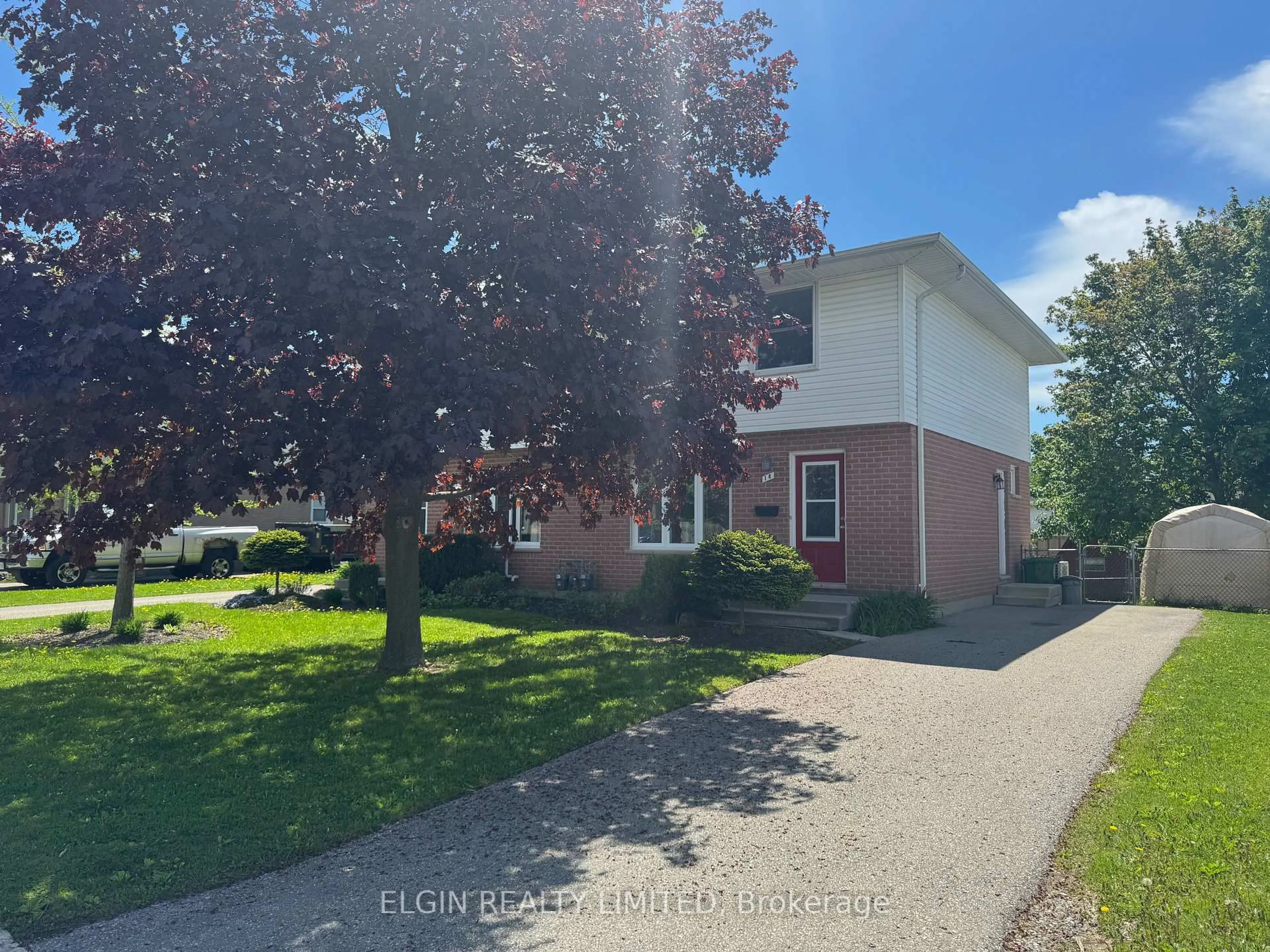 A pic from outside/outdoor area/front of a property/back of a property/a pic from drone, street for 18 Vanier Pl, St. Thomas Ontario N5R 5P8