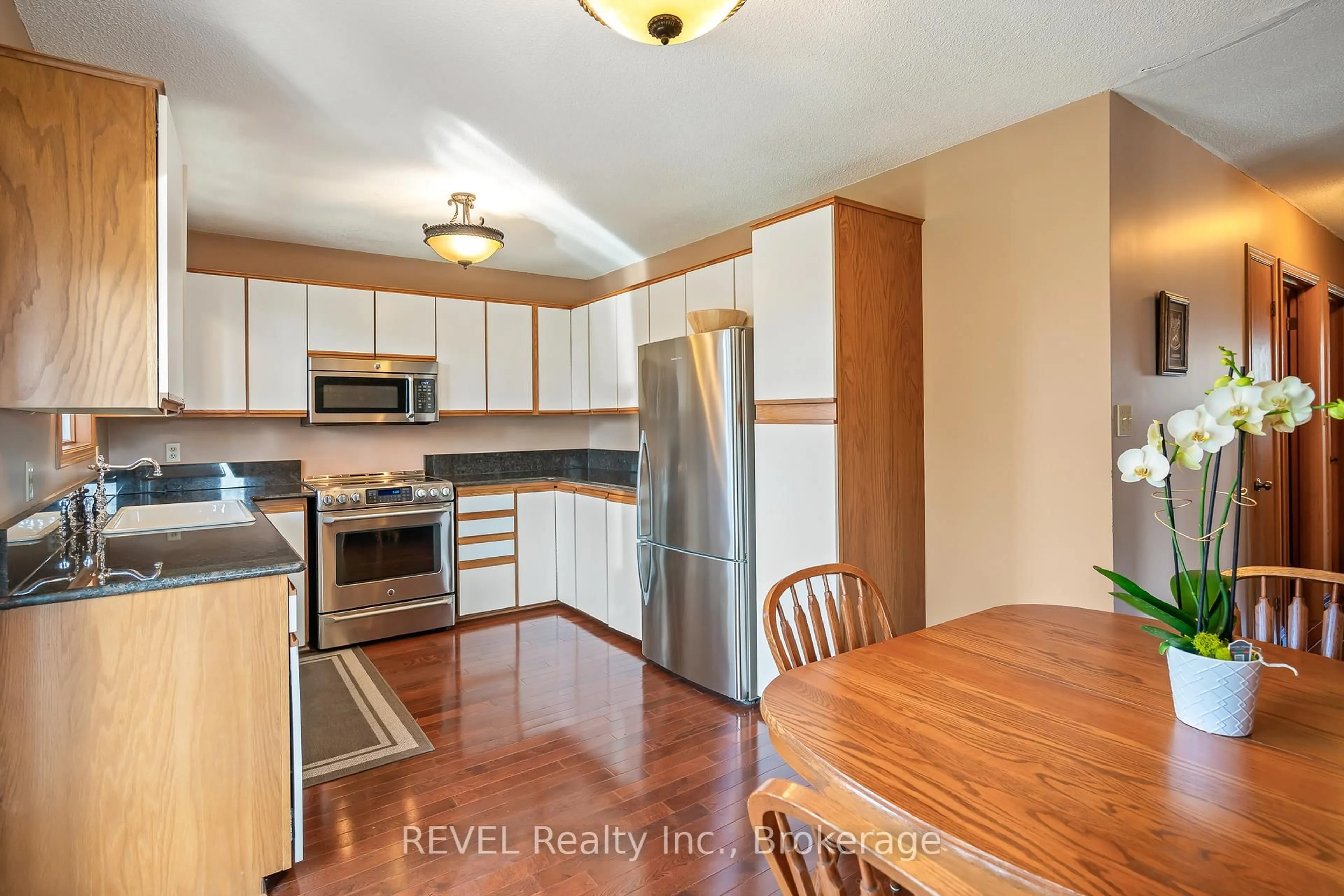 Standard kitchen, unknown for 2723 Lalemant Rd, Niagara Falls Ontario L2J 4G4
