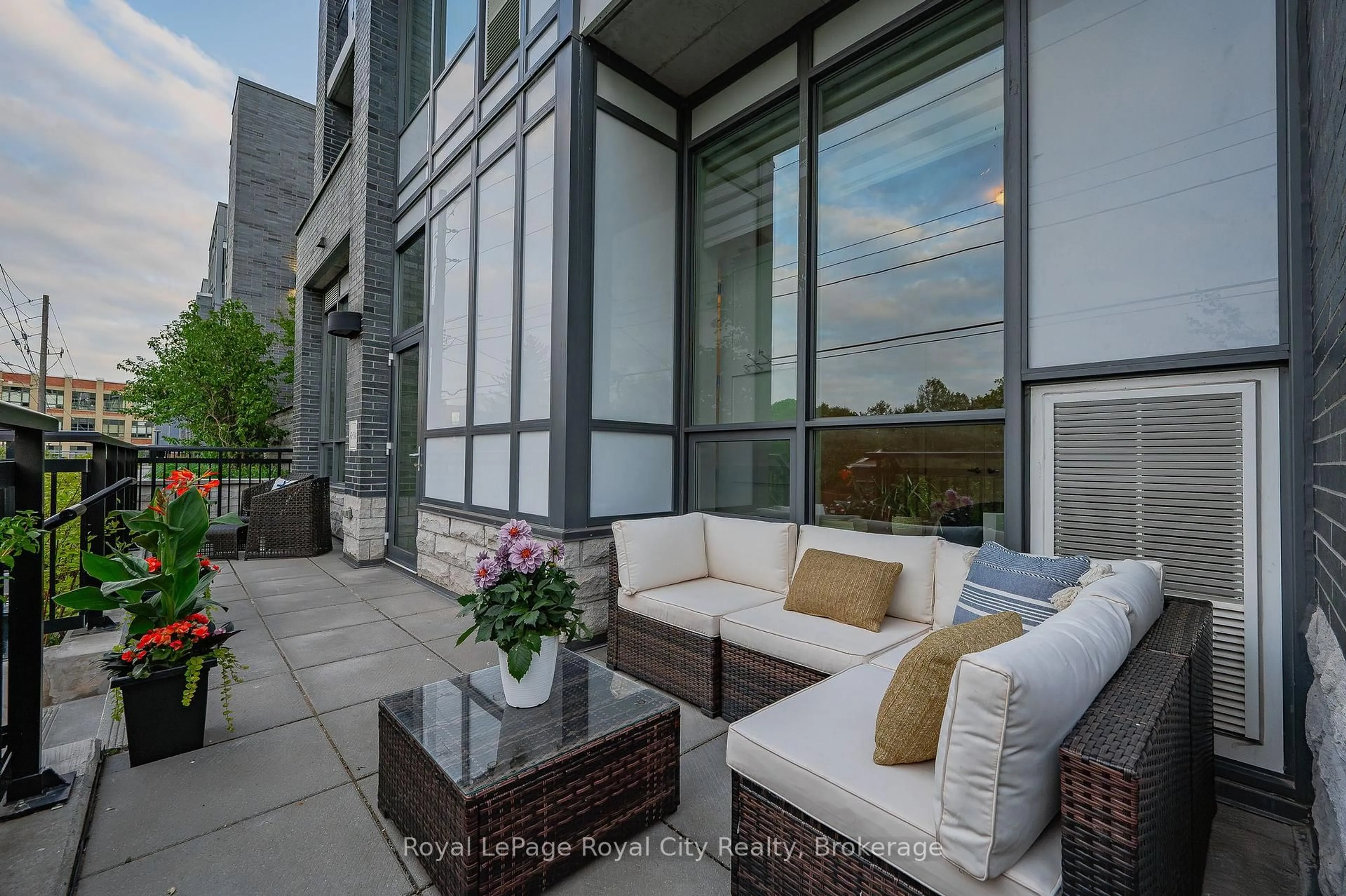 Patio, street for 63 ARTHUR St #104, Guelph Ontario N1E 0A3