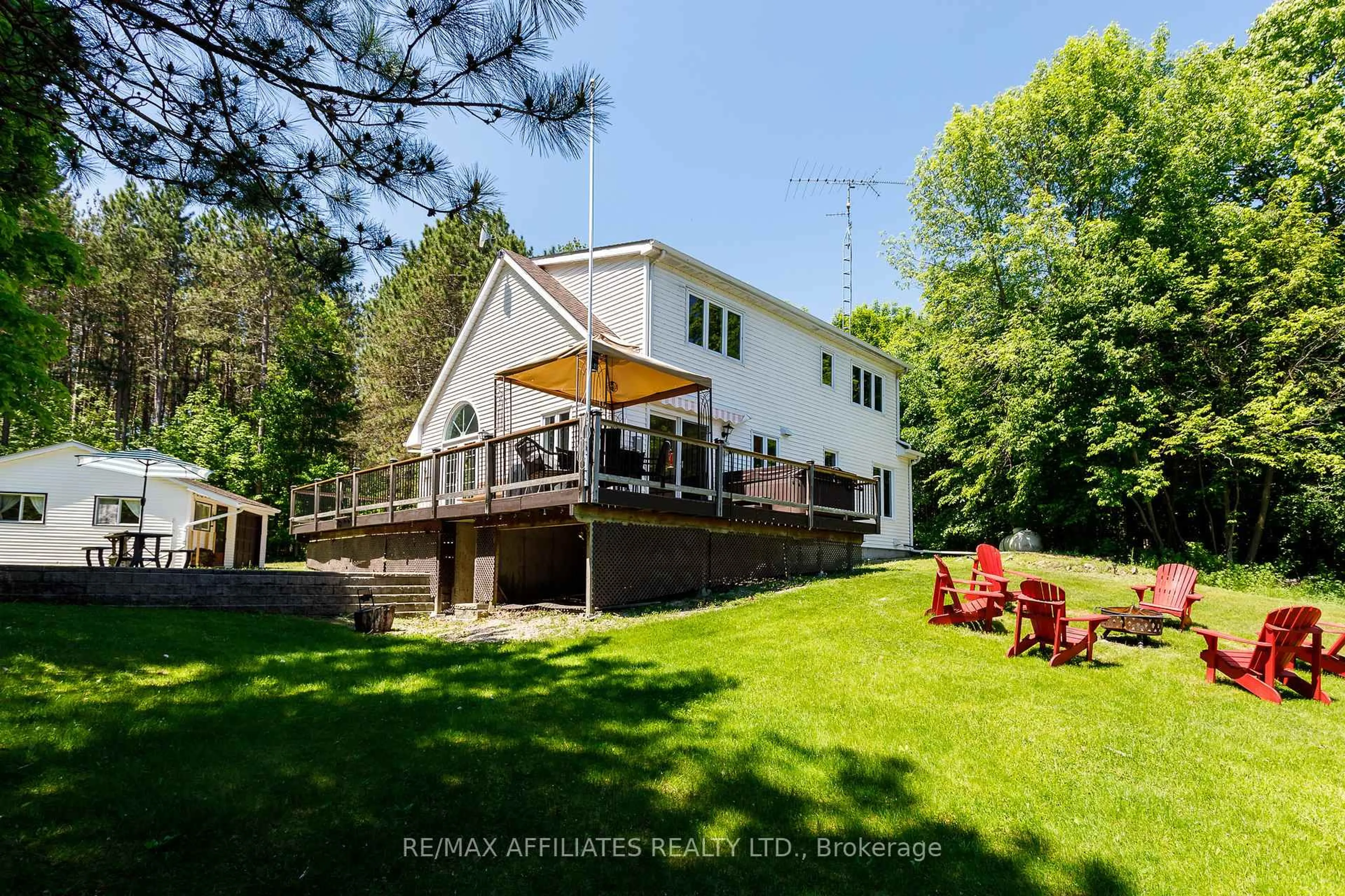 A pic from outside/outdoor area/front of a property/back of a property/a pic from drone, water/lake/river/ocean view for 763 NARROWS LOCK Rd #114, Rideau Lakes Ontario K0G 1V0