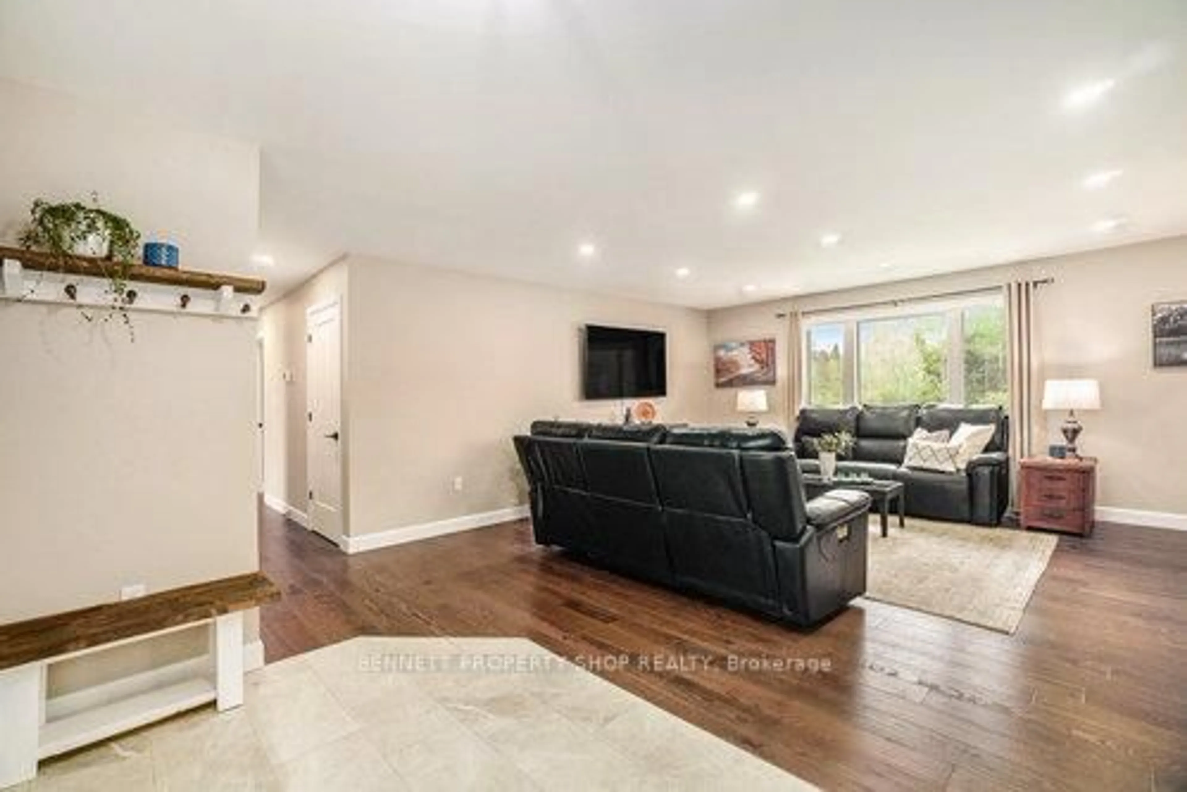 Living room with furniture, unknown for 10541 Wylie Way, North Dundas Ontario K0E 1S0
