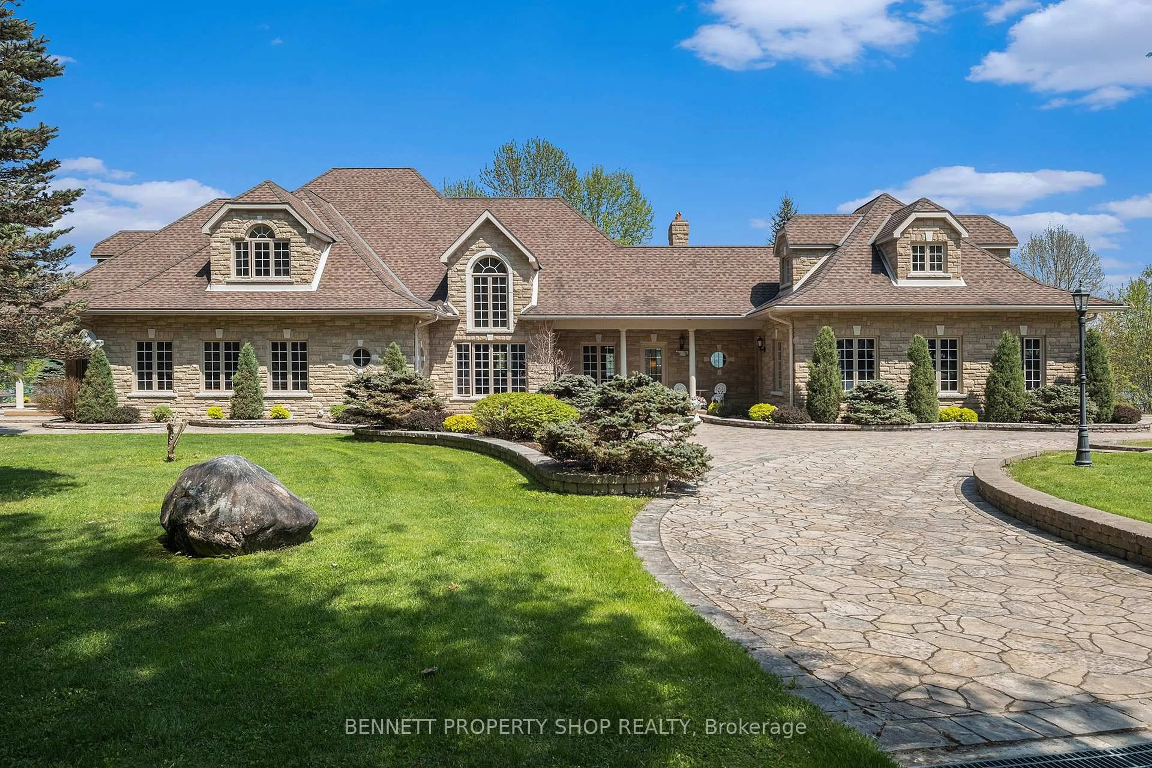 A pic from outside/outdoor area/front of a property/back of a property/a pic from drone, water/lake/river/ocean view for 445 BALMER BAY Rd, Deep River Ontario K0J 1P0