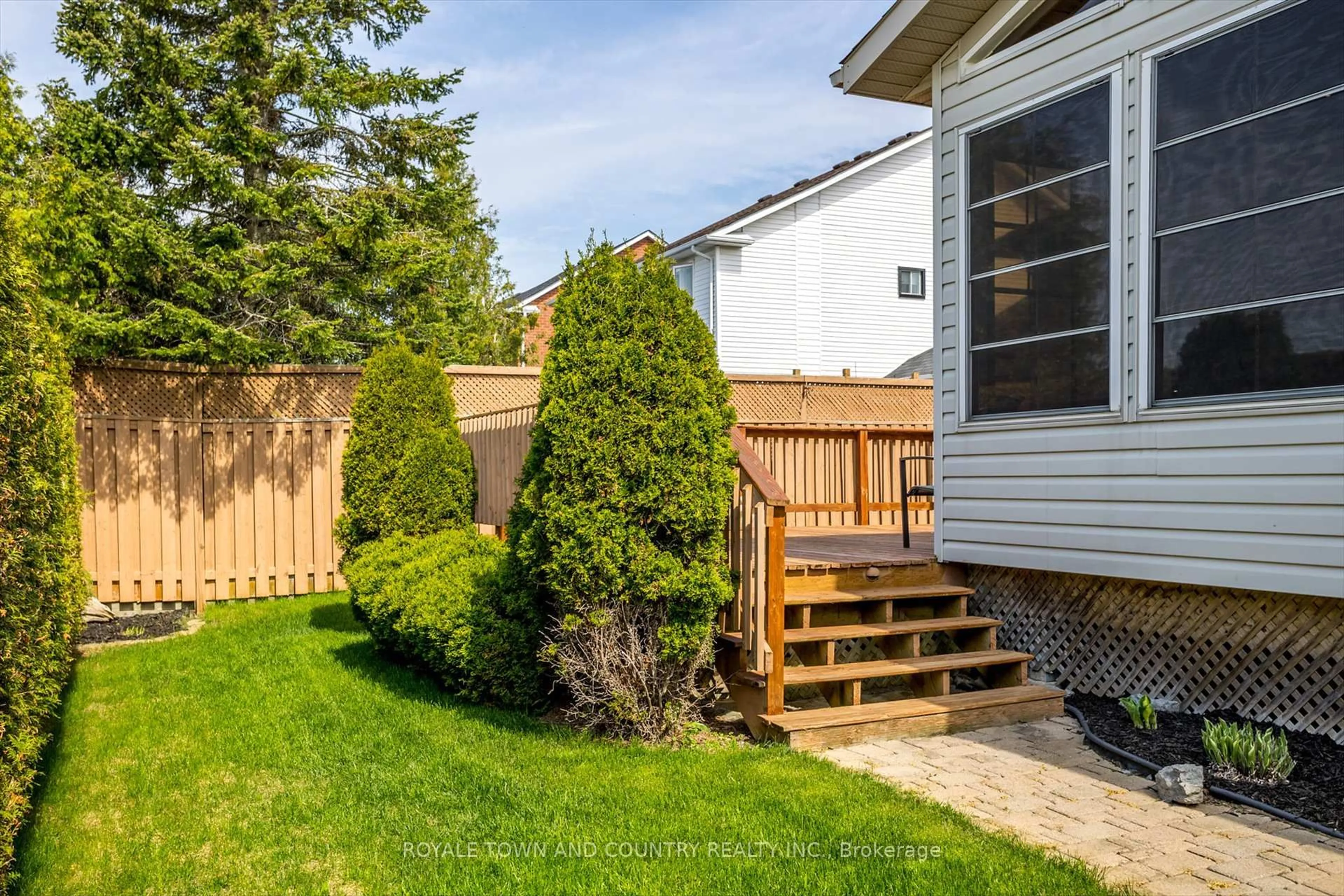 Patio, unknown for 25 Sylvester Dr, Kawartha Lakes Ontario K9V 6E7